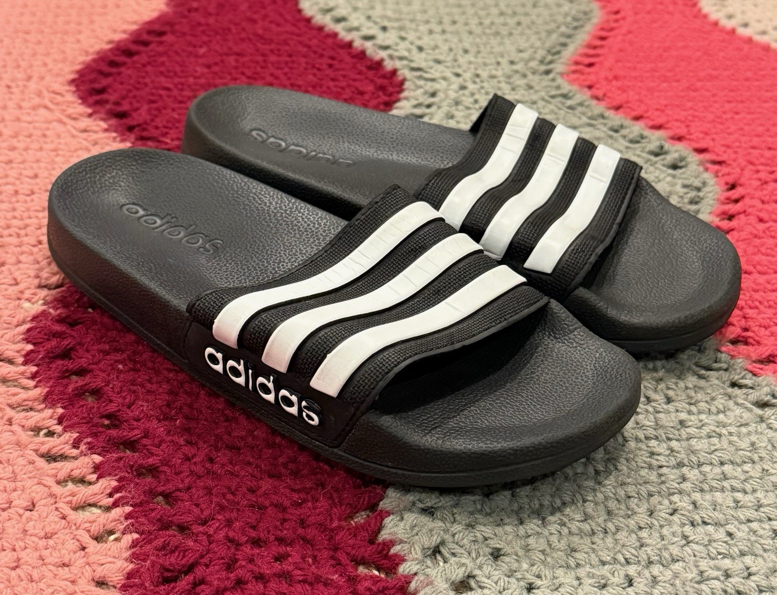 NEW ADIDAS MEN’S ADILETTE SHOWER SANDALS SLIDES SIZE 4 GZ5920 Black White