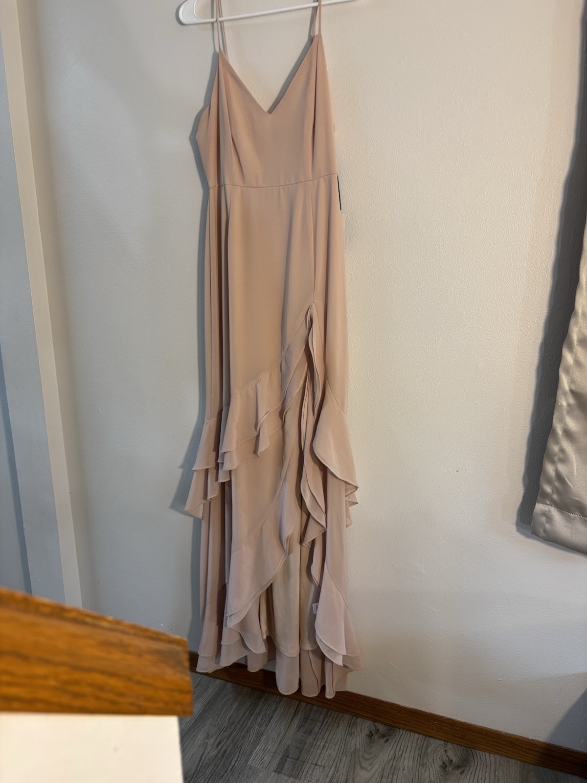 Lulus Women’s Beige V-Neck Chiffon Ruffle Maxi Dress Polyester Size M E-7