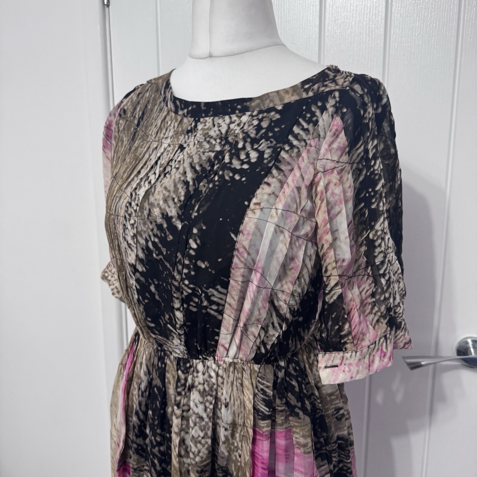 Diane Von Furstenburg 100% Silk Colourful Women’s Dress Long Sleeve Belt Size 4