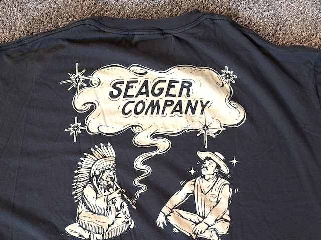 Seager Men’s Chillin’ Peace Pipe Smoking T Shirt XL Charcoal NWOT !