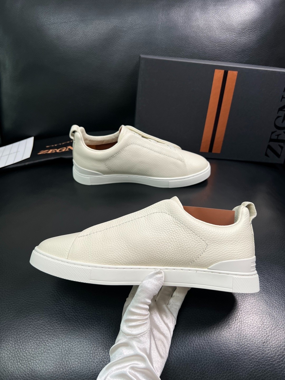 Men Zegna Off White Pebble Grain Calf Leather Concealed Elastic Laceless Slip On