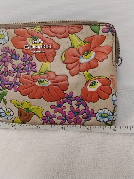 Pre Owned COACH Floral Corner Zip Leather Wristlet Clutch brkn zipper