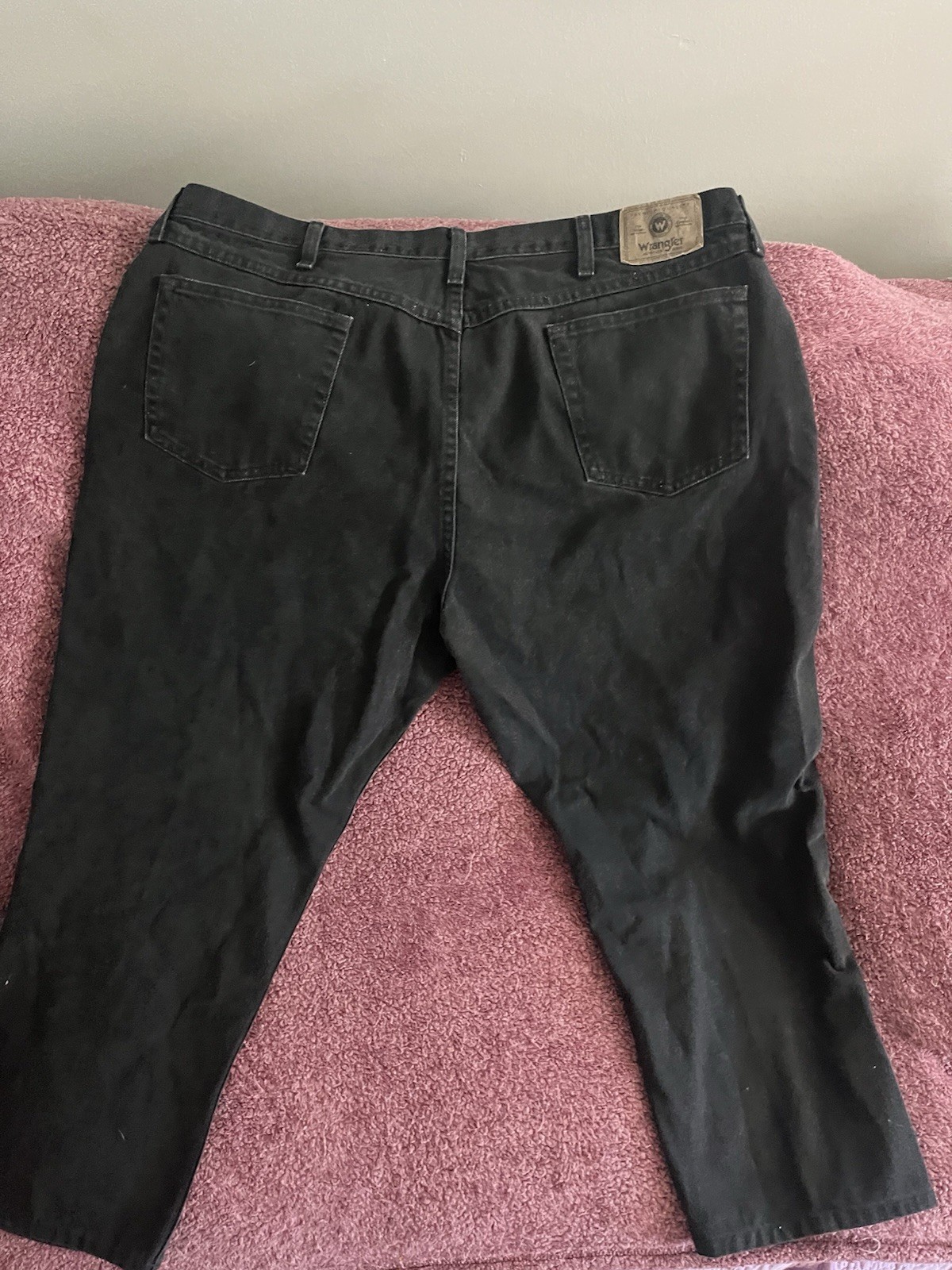 Wrangler Authentics Men’s Black Dark Wash Denim Relaxed Mid Rise Straight Jeans