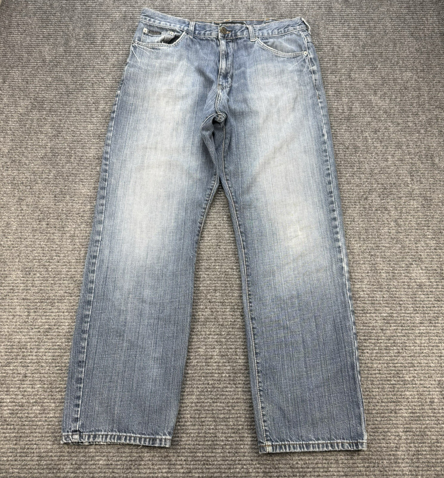 Calvin Klein Jeans Mens 36×32 Relaxed Straight Light Wash Blue Denim Jeans