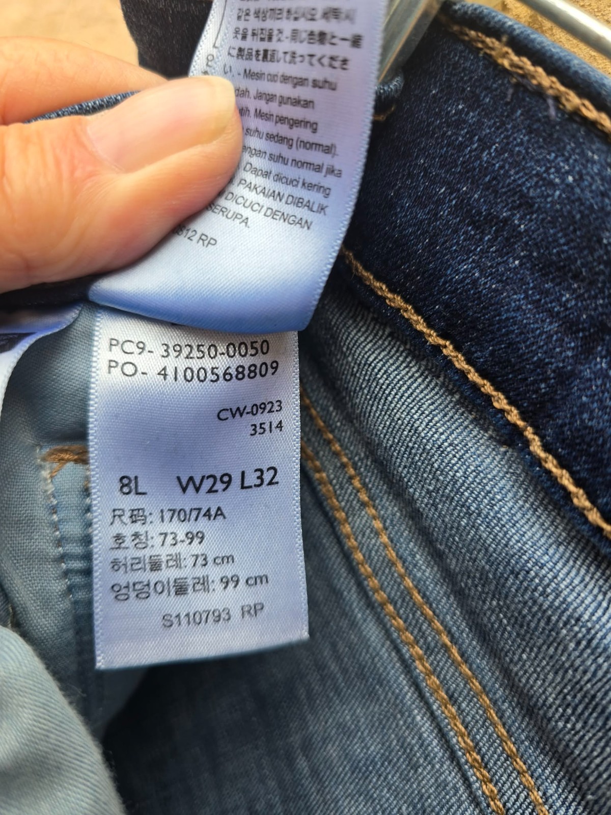 LEVI Dark Blue Classic Straight Leg 8L (MEASURES 30″x30″) Women’s Denim Jeans