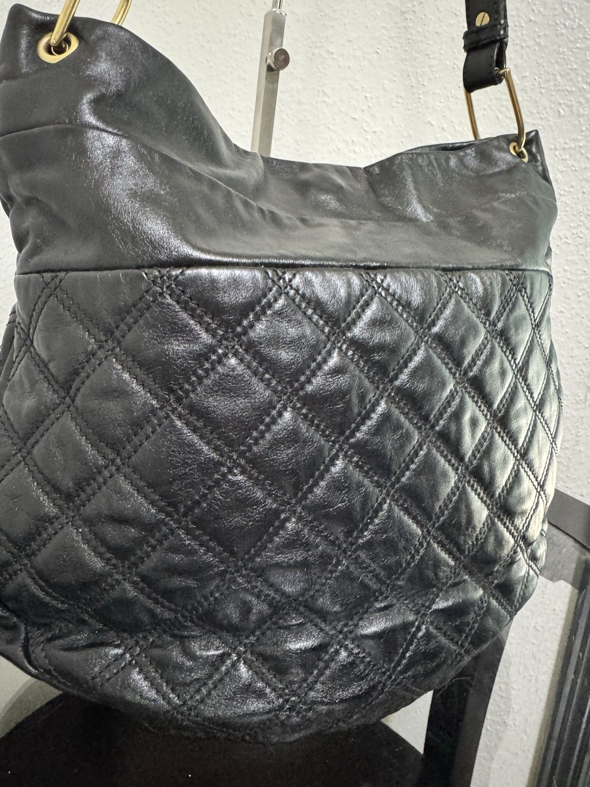 Marc Jacobs Black Quilted Shoulder Bag Hobo Turn Lock Zip Gold Hardware Charm