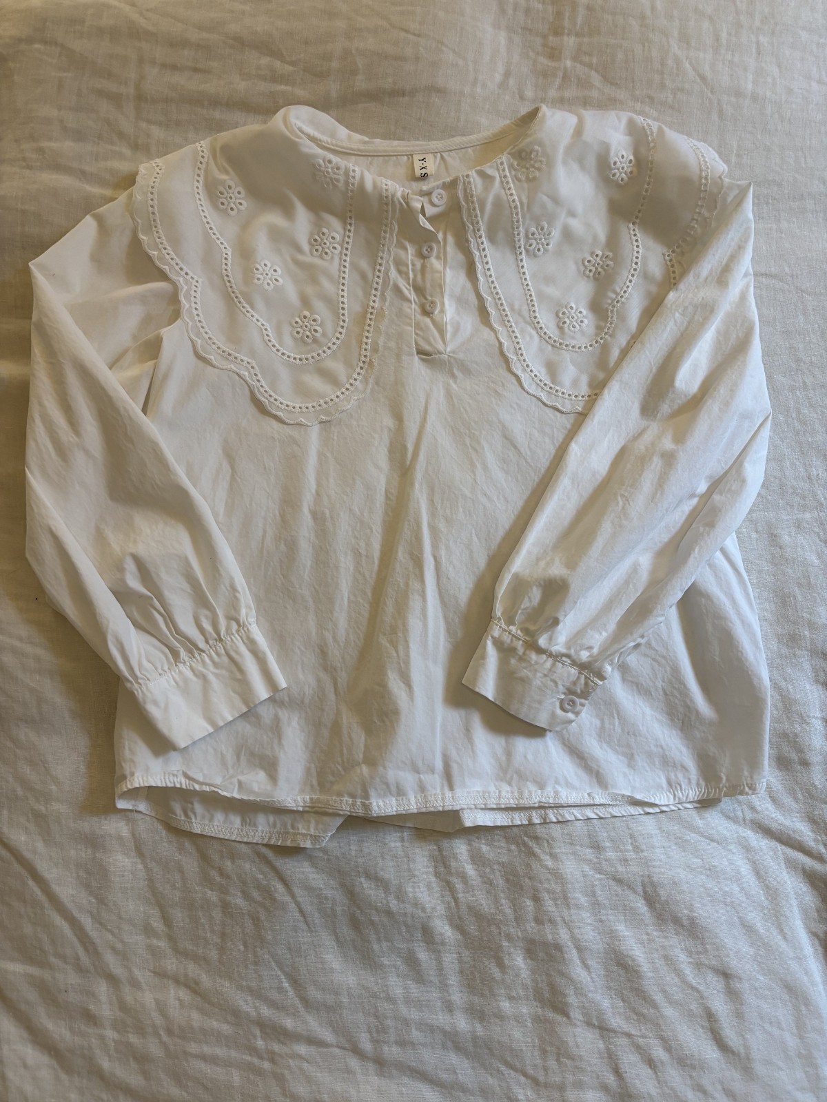 Y·X·S White Eyelet Lace Statement Collar Blouse – Small – Cottagecore STAIN
