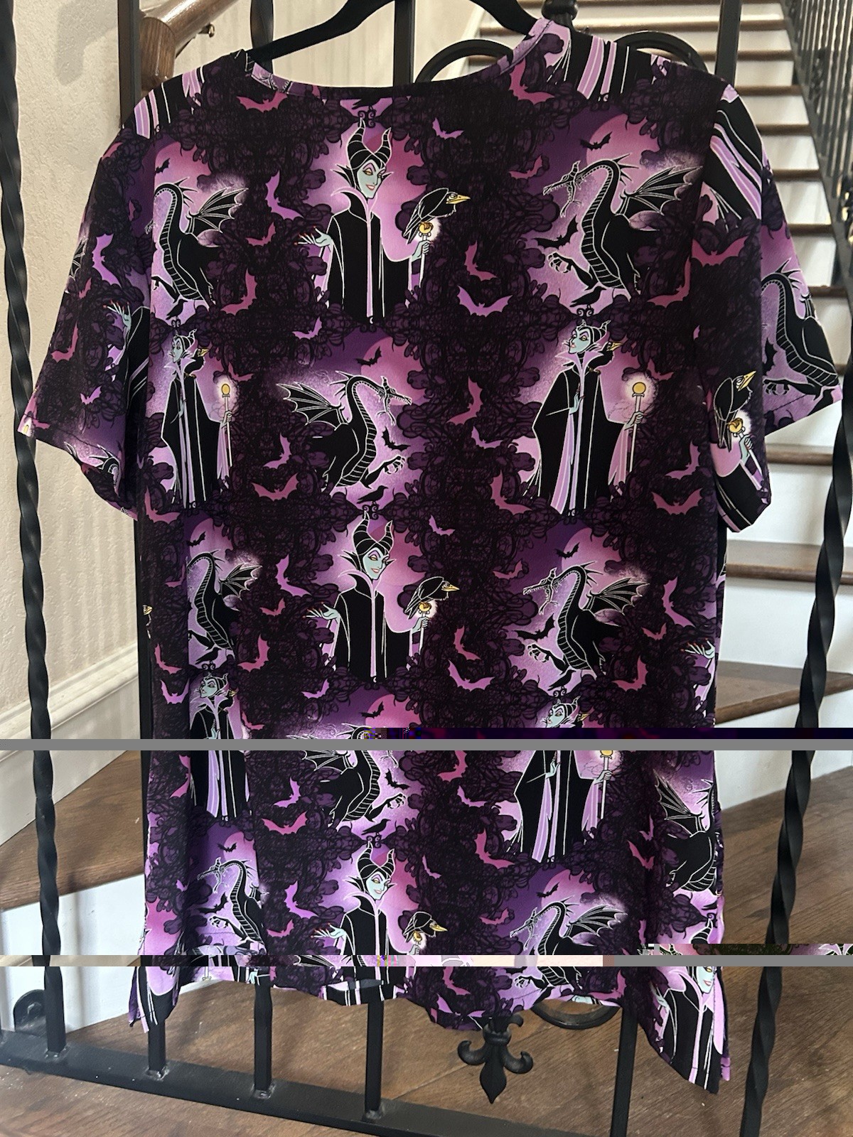 Ladies Size Large Disney Villans Maleficent Scrubs V-Neck Short Sleeves