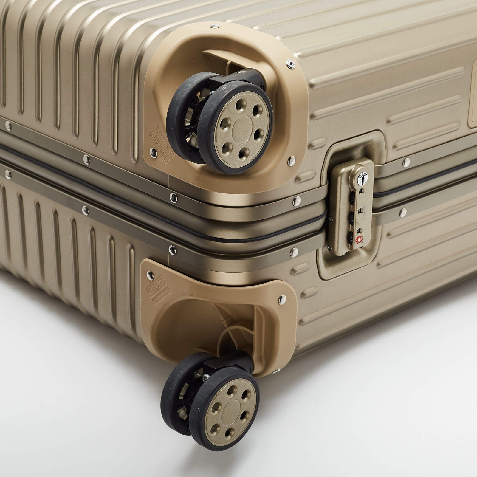 Rimowa ETag Large Topas Titanium Aluminium 4 Wheeled CheckIn Luggage