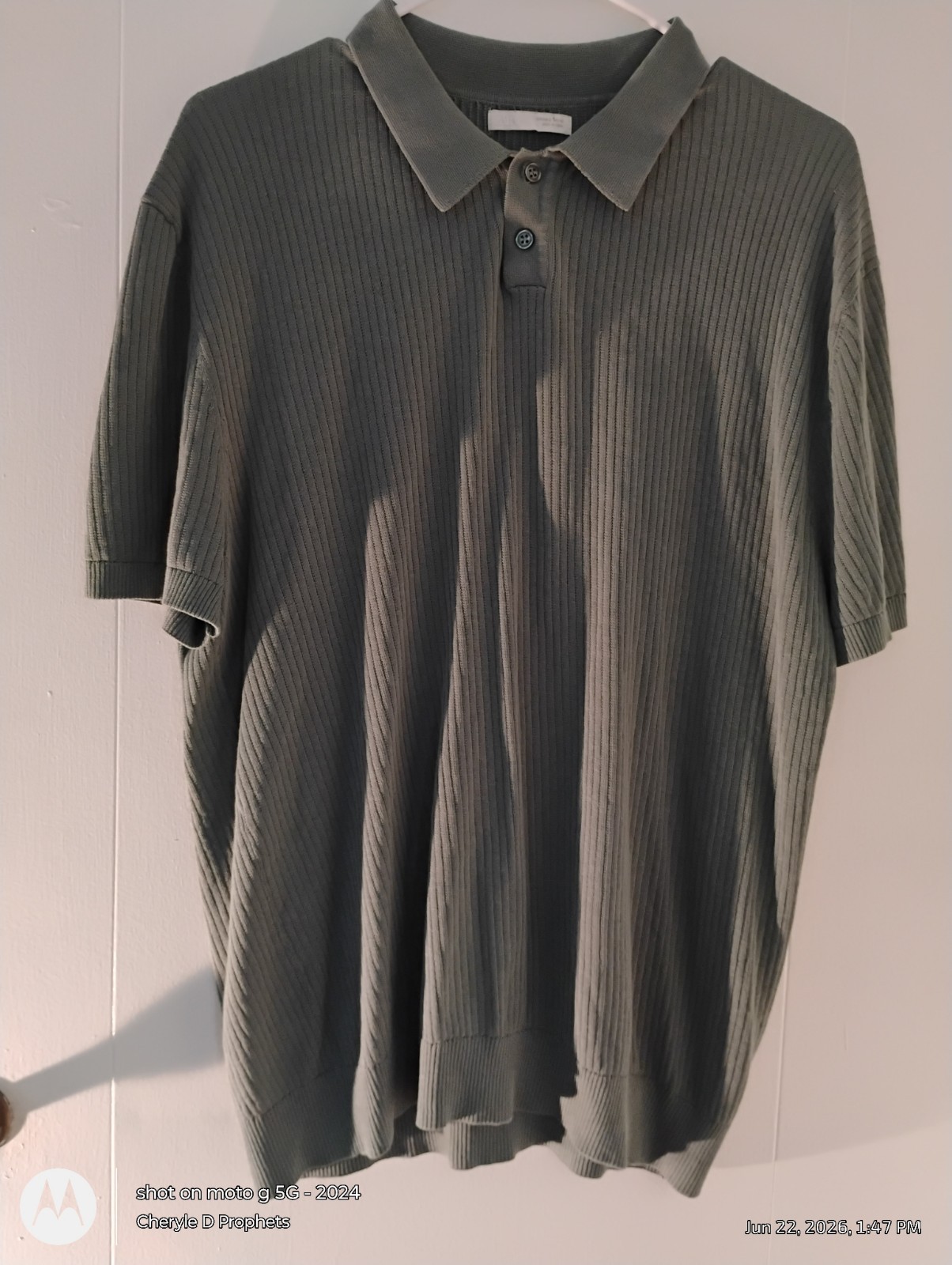 ZARA Light Green Sweater For Men Short Sleeves Collar Three Front Buttons Large