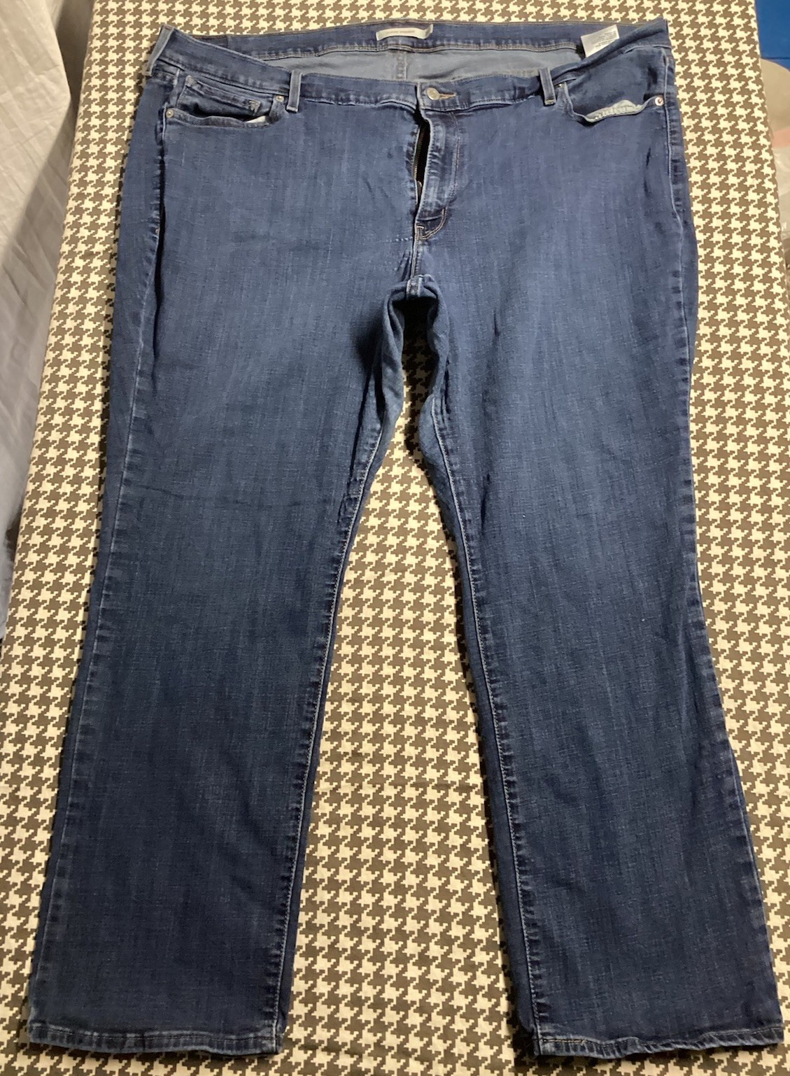 Levis Jeans Womens 26W M Blue Denim Classic Straight Leg Dark Wash