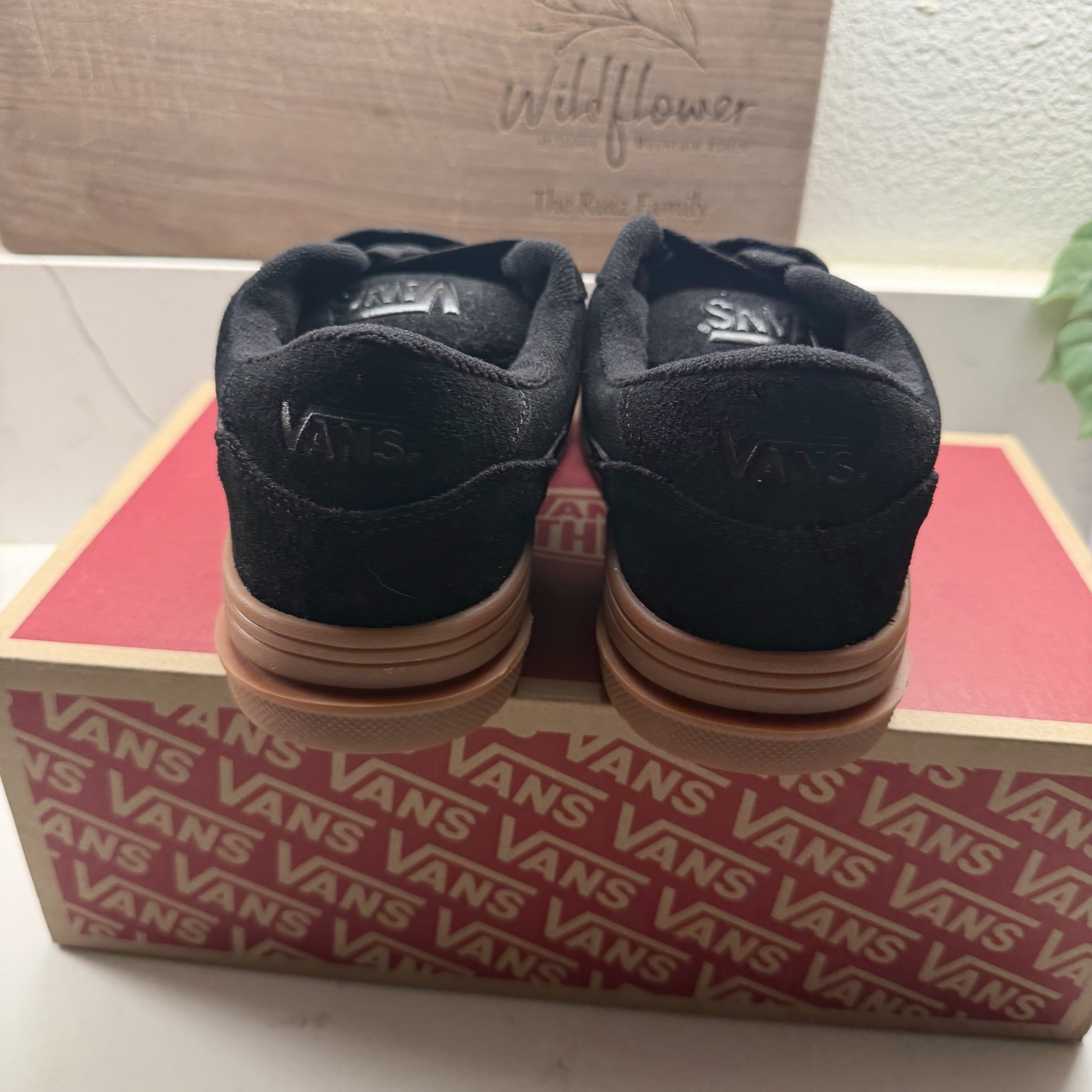 VANS Hylane Black/Gum Skateboarding Shoes Men’s US 8 Medium (D) 9.5 women