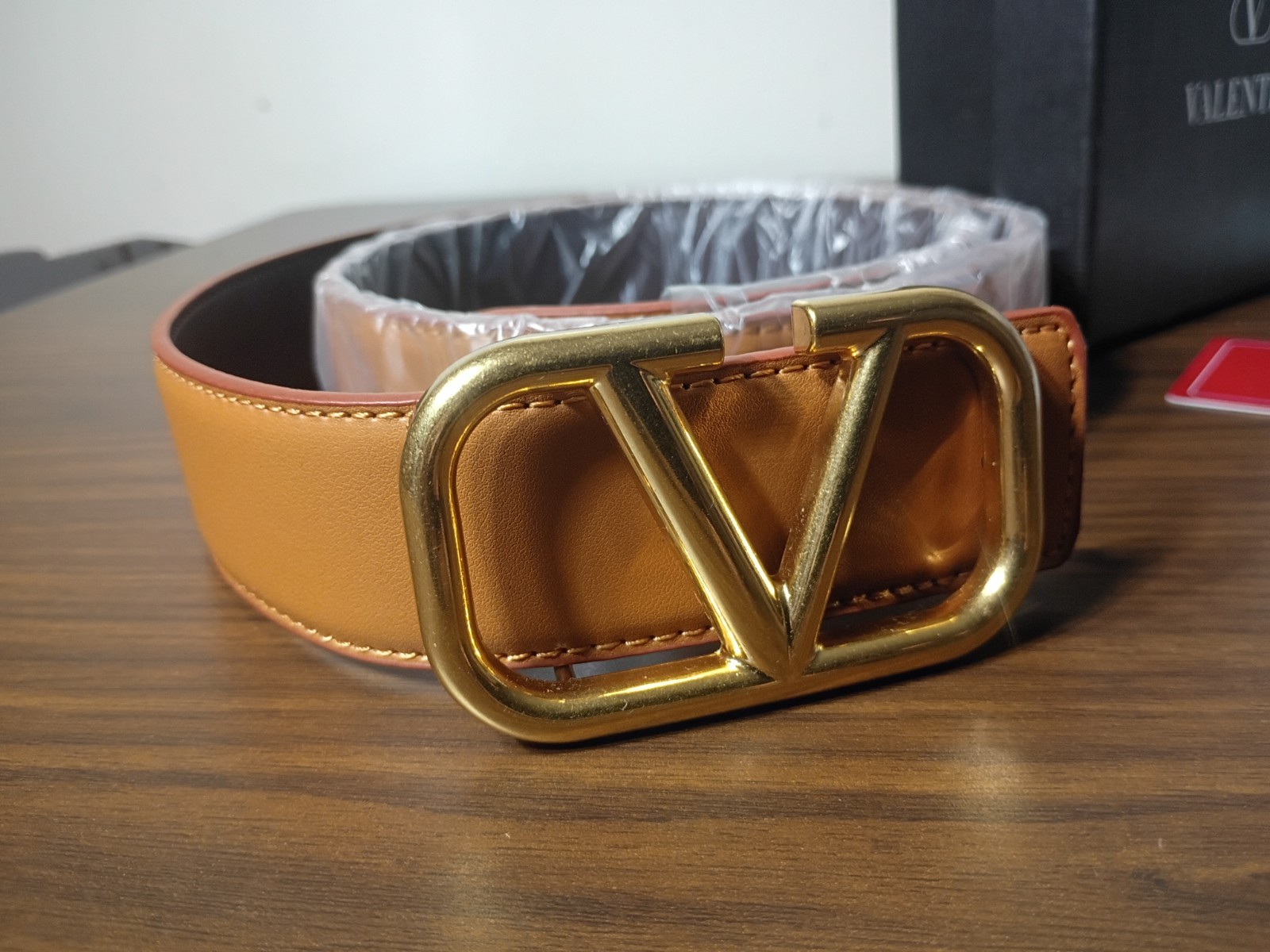 NIB Valentino Garavani VLogo Reversible Leather Belt 40mm – Size 44/110