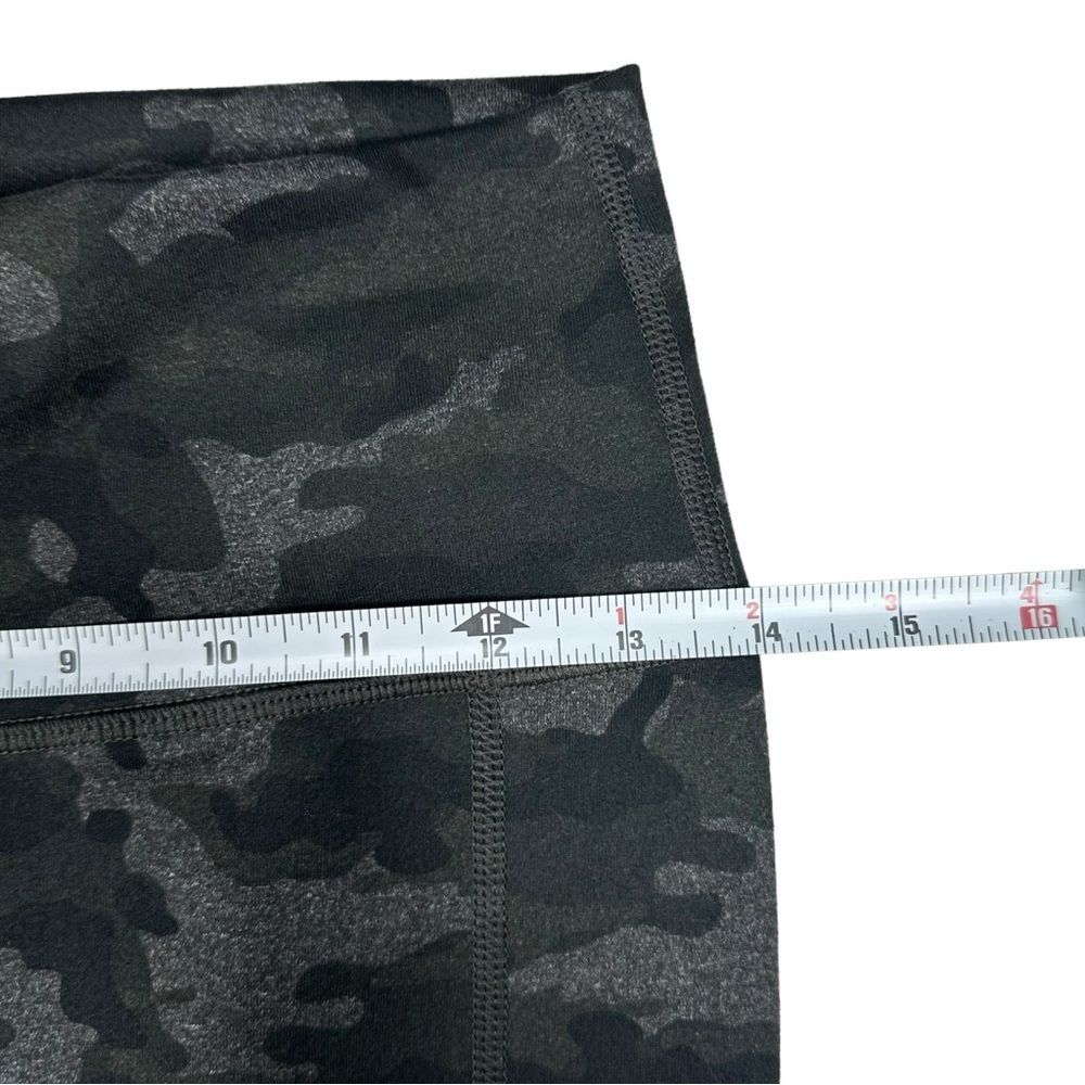 Fabletics On-The-Go PowerHold High-Waisted Capri 23″ Charcoal Heather Camo Small