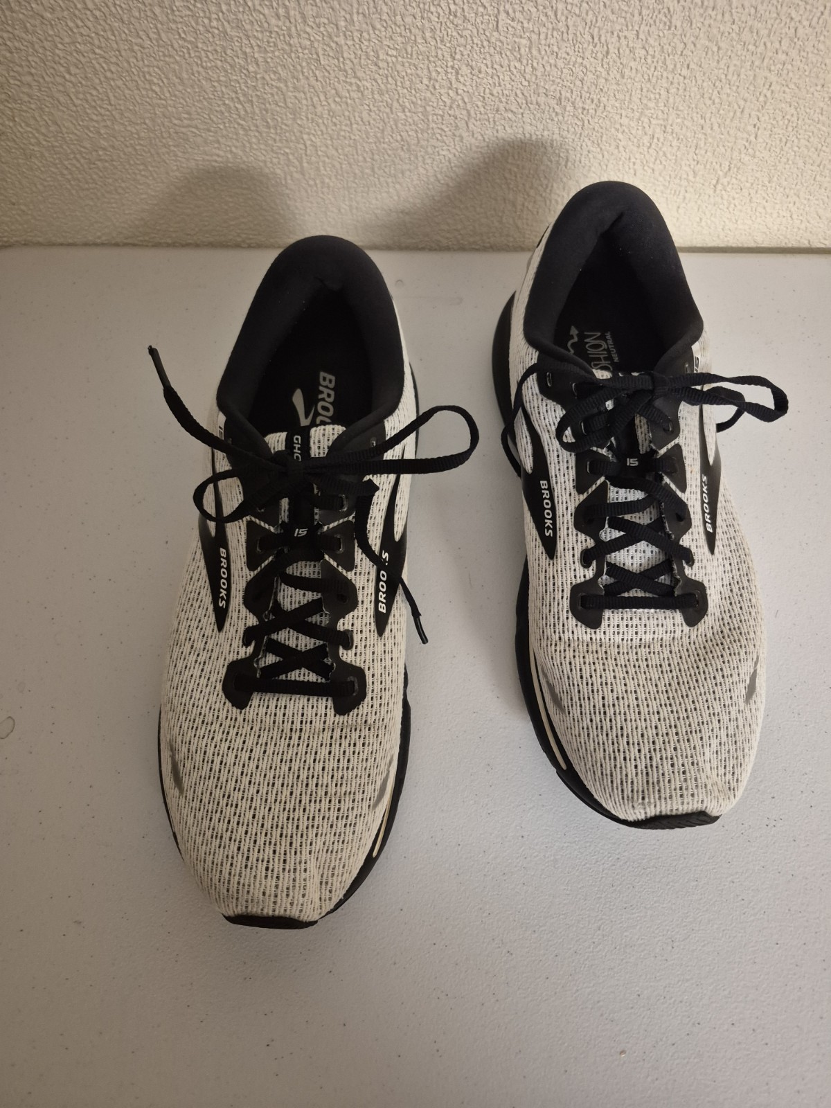 Brooks Ghost 15 Men’s White/Black Low Top Running Shoes, Lace Up Mesh, Rubber