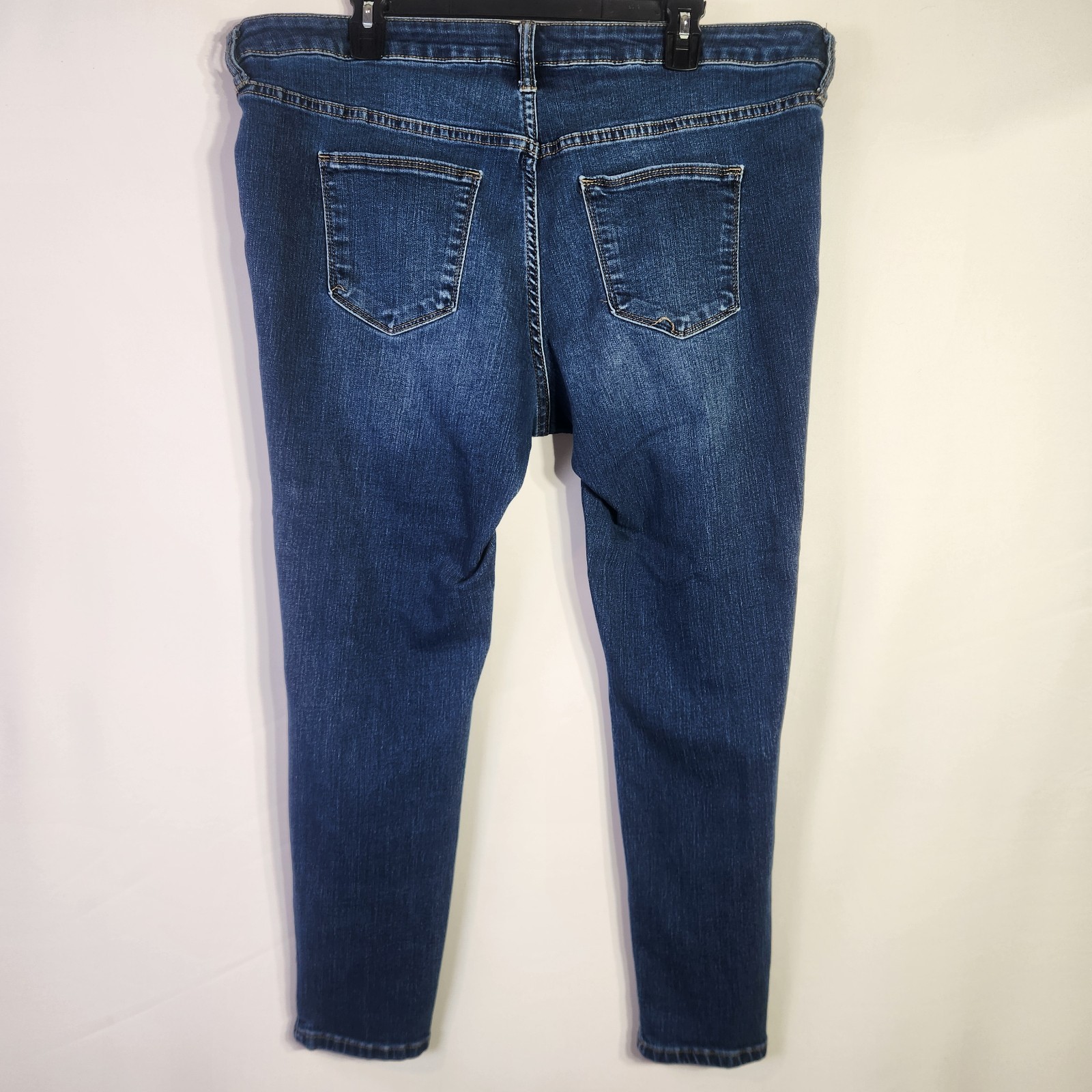 Universal Thread Mid Rise Skinny Jeggings Medium Wash – Size 18