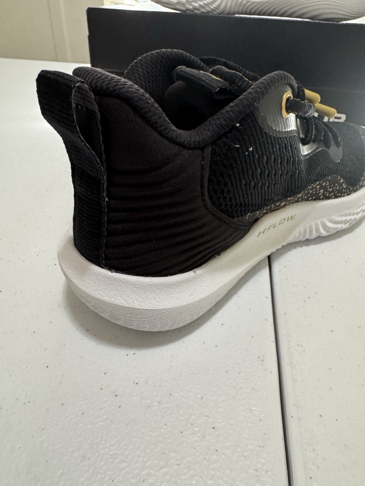 Under Armour UA Flow Breakthru 2 Black Basketball Shoes US Womens 5.5 (c10)