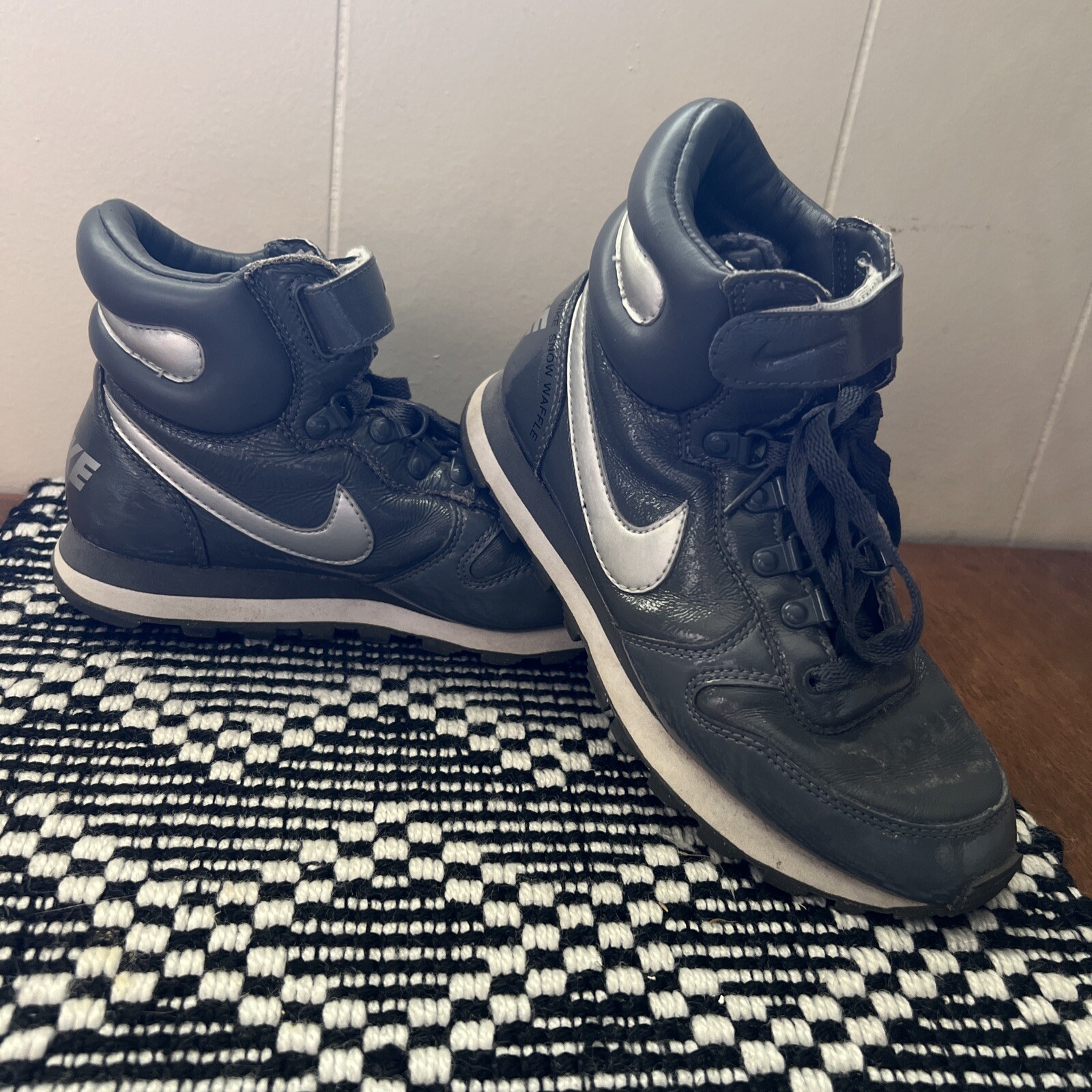 Nike Snow Waffles Gray