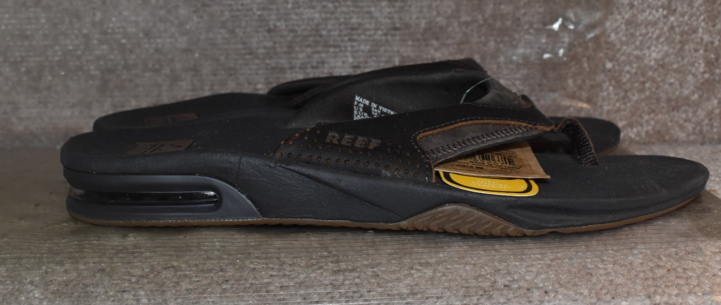 REEF “Fanning” Men’s Size 9 US Flip-Flop Sandal & Sole Bottle Opener Brown