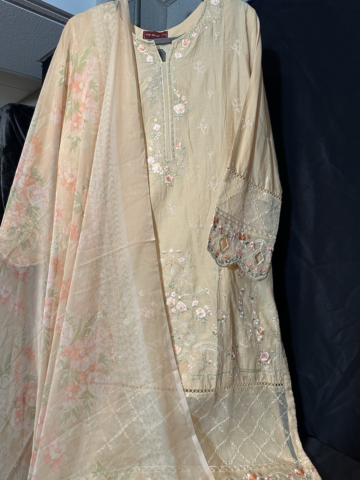 Premium Bin Saeed Brand Lawn Emb Suit 3 PC – Chiffon Dupatta – Large Size – $34