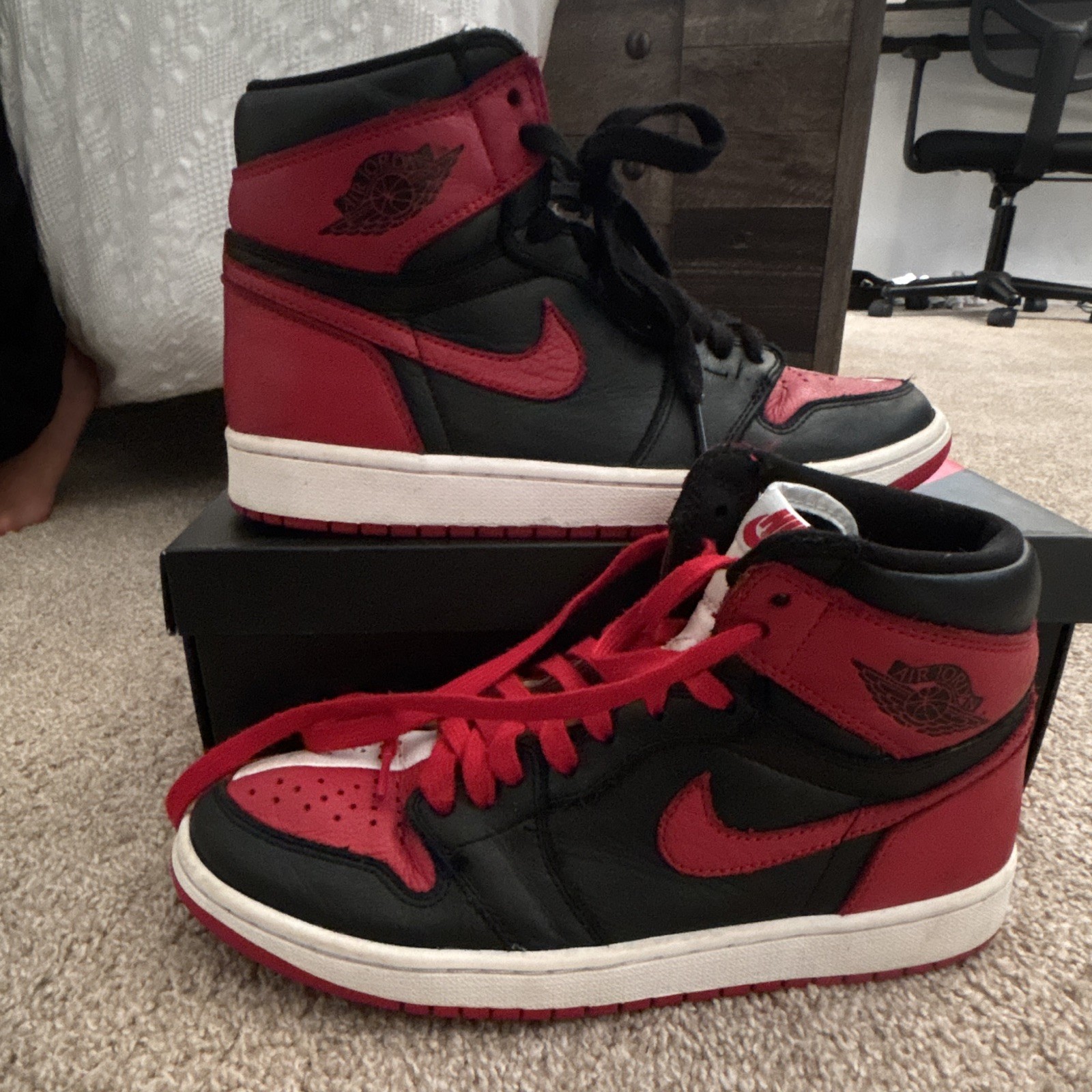 Nike Men’s High-Top Athletic Sneakers Red Black White Colorblock Lace-Up
