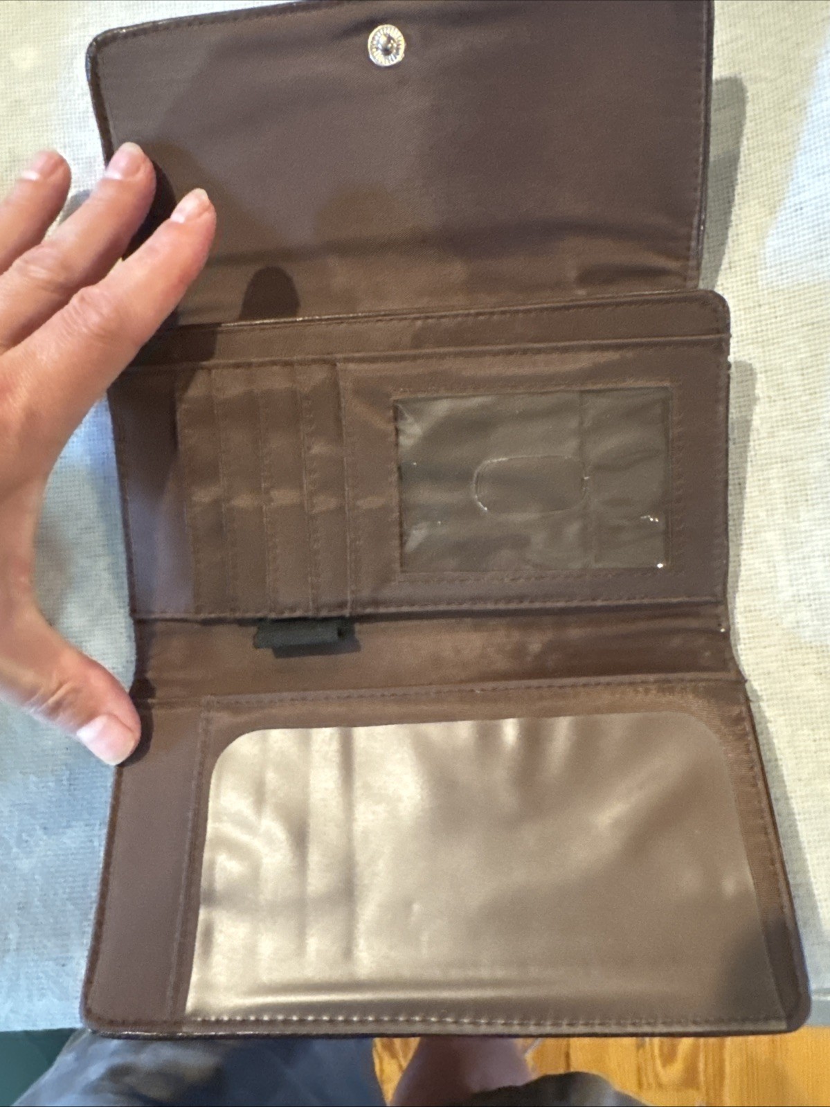 Credit Card Bill Wallet 7″ x 4″ Multiple Inside Comparts Incl Zip Compartment