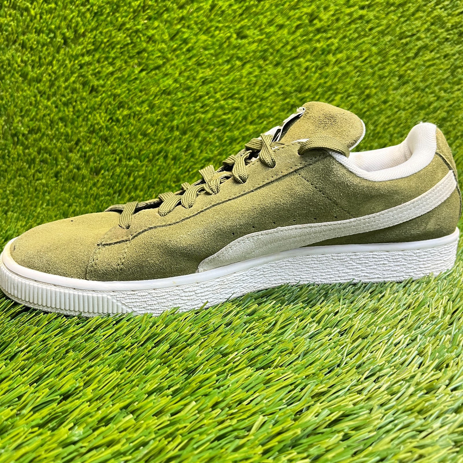 Puma Suede Classics Low Mens Size 10 Green White Athletic Walking Shoes Sneakers