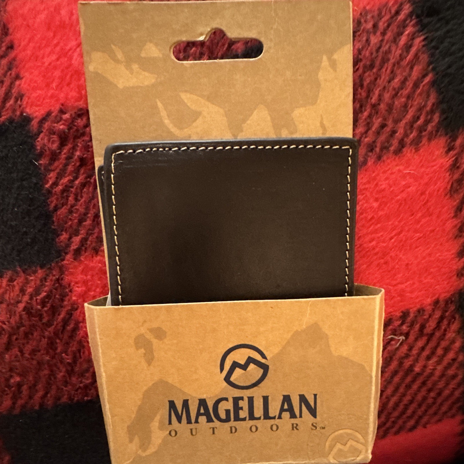 Magellan Outdoors Men’s Black Bifold Wallet Money Clip ID Window Credit Card