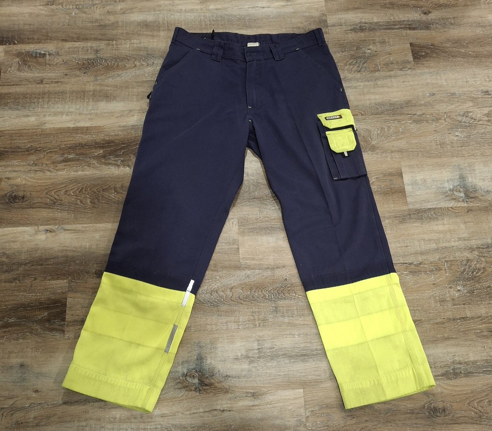 EUC Dassy Blue Work Pants Multiple Pockets Reinforced Areas Men B 37-39 C32-34