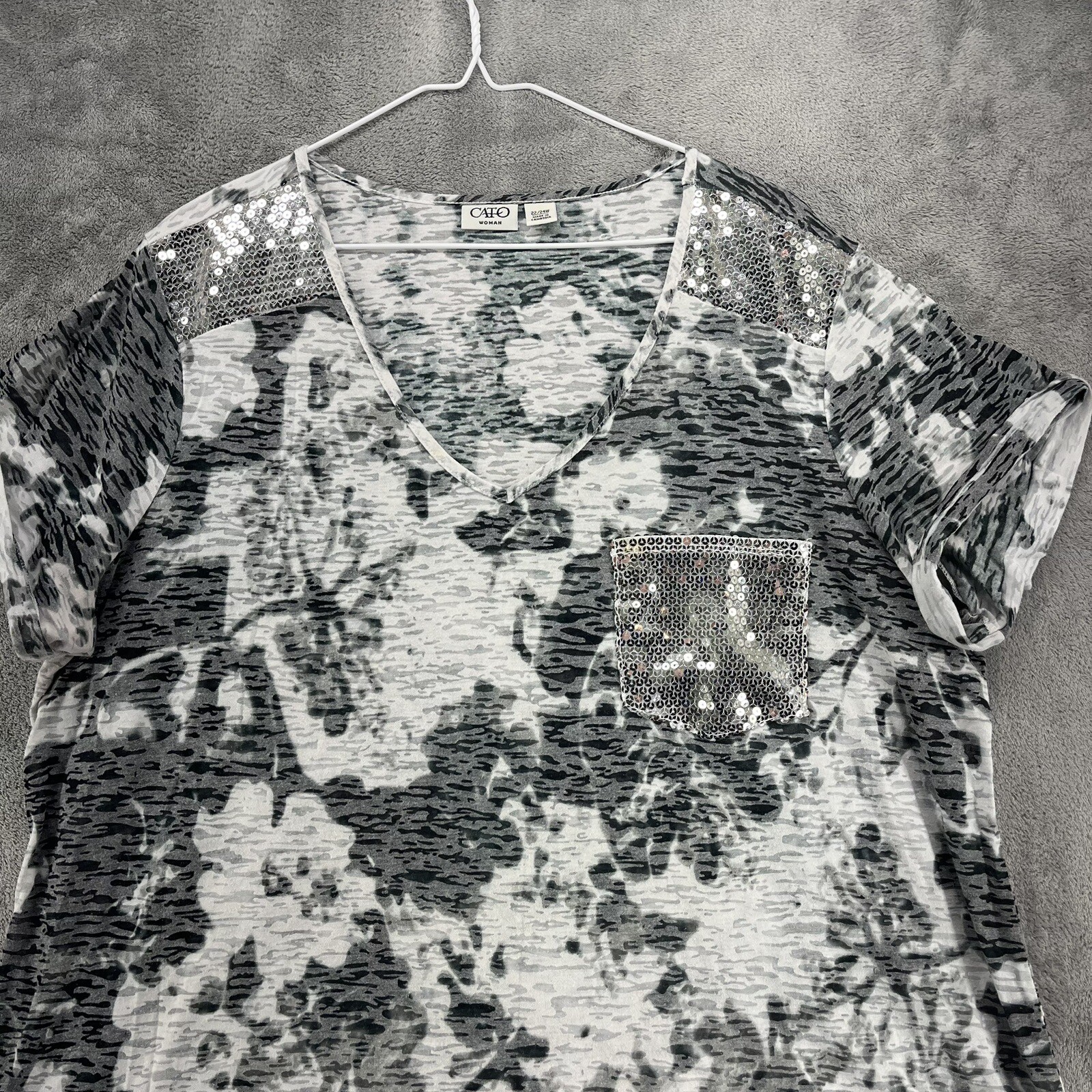 CATO Top Womens 22/24 W Gray White Camo Sequin V-Neck Pocket Sparkly Designer
