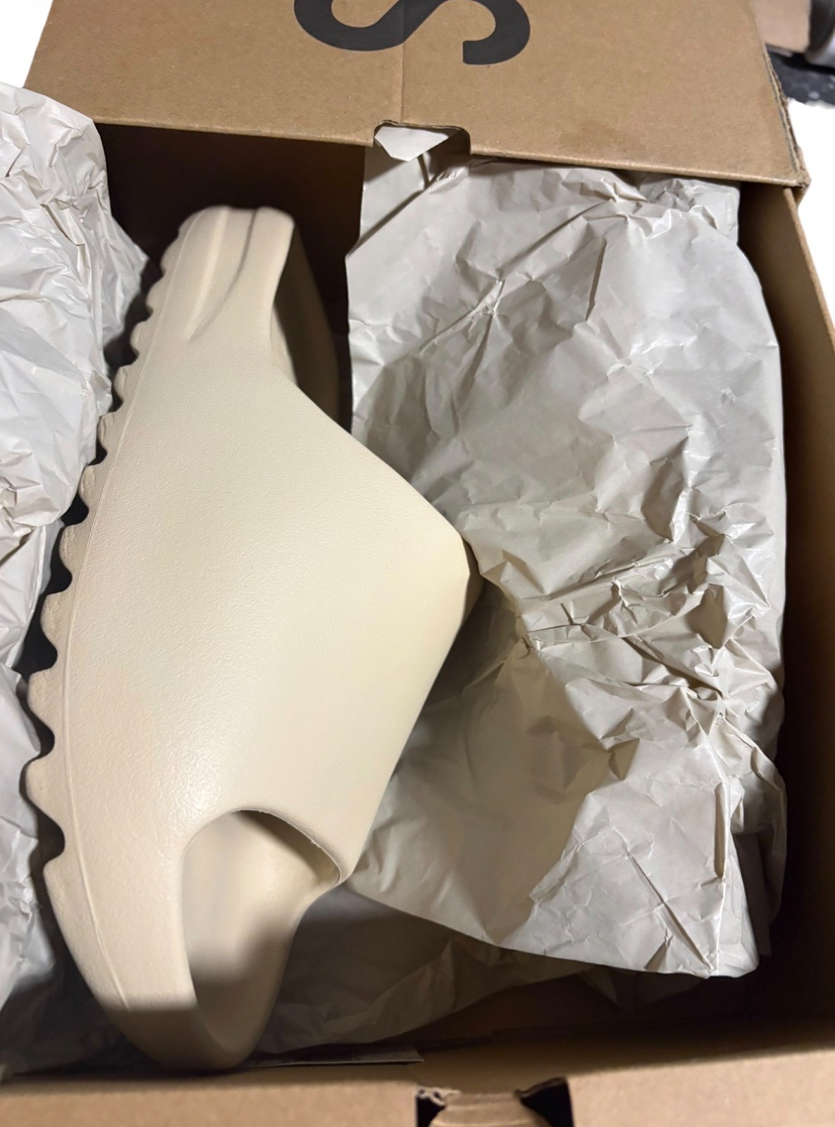 Authentic Adidas Yeezy Slide Bone Sz 11 FZ5897 – Confirmed App Clean Condition