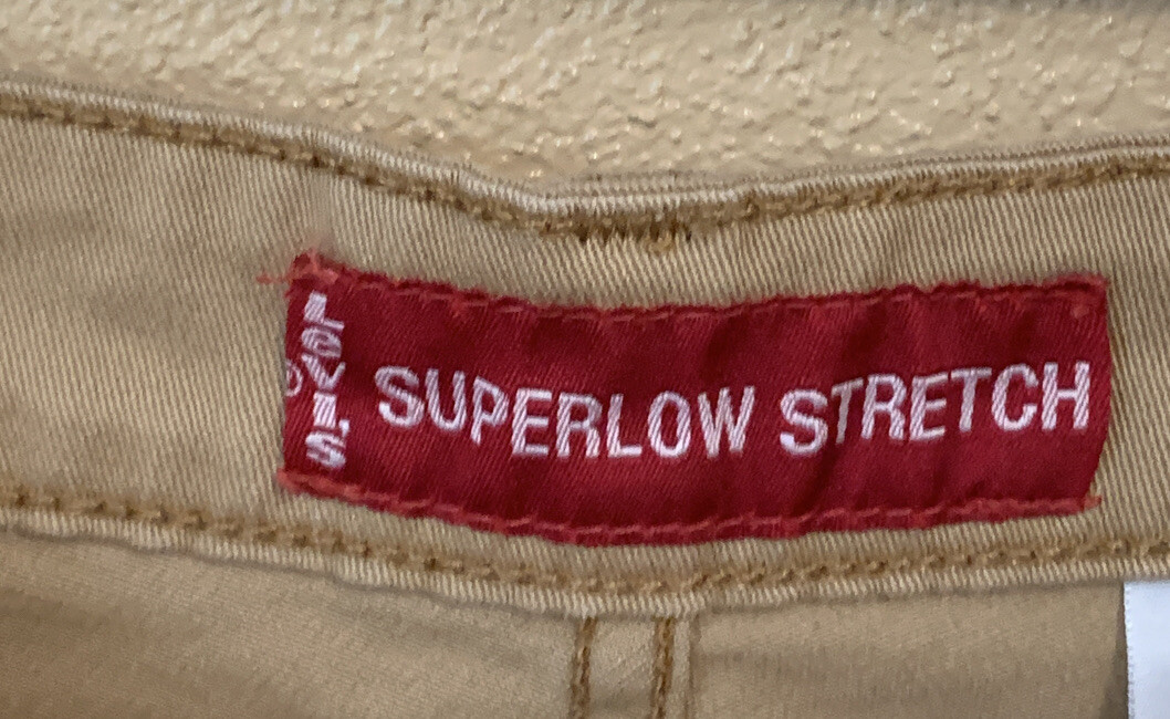 EUC Levi’s Womens Shorts 98% Cotton / 2%elastomer Superlow Stretch Size 3JR
