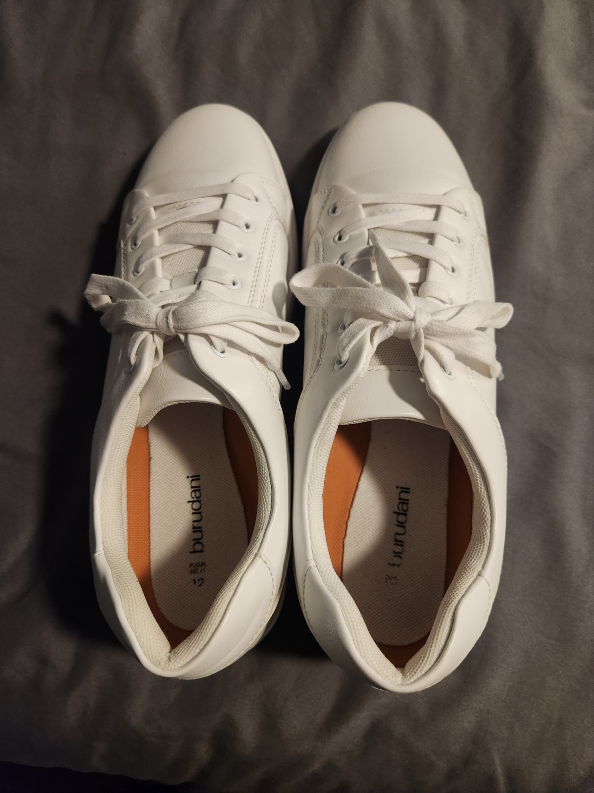 Men’s White Dress Sneakers Burudani size 12