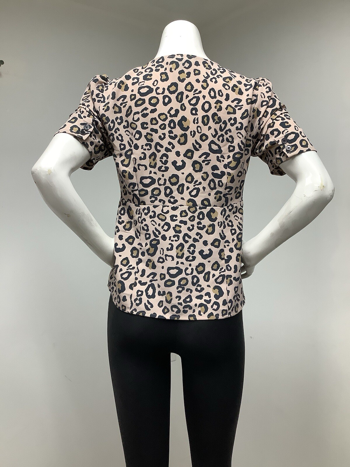 Sanctuary Button Front V Neck Blouse Leopard Print, Women’s Size Small,preowned