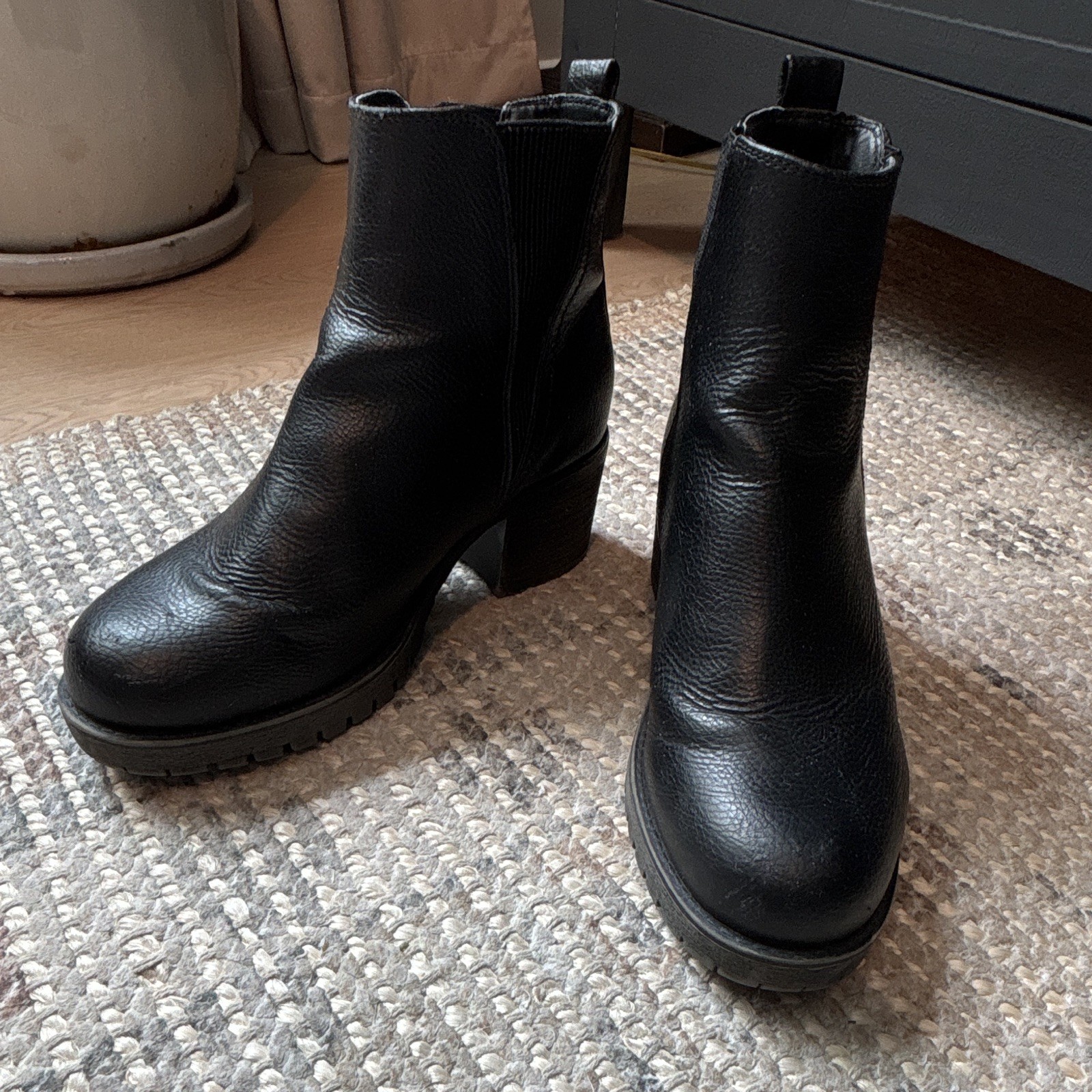 MIA Jody Women’s Black Leather Chelsea Ankle Boots Pull-On Round Toe US 7