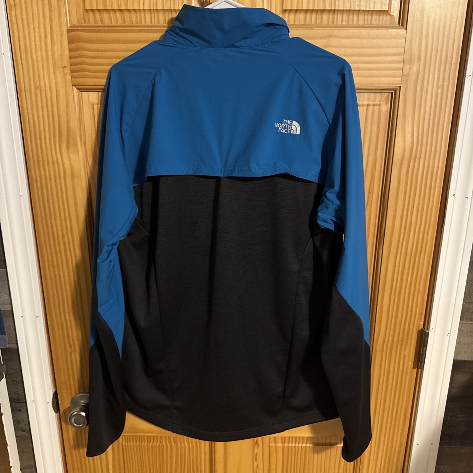 THE NORTH FACE MENS LARGE GRAY/BLUE BLACK LIGHT WEIGHT JACKET WITH THUMBHOLES