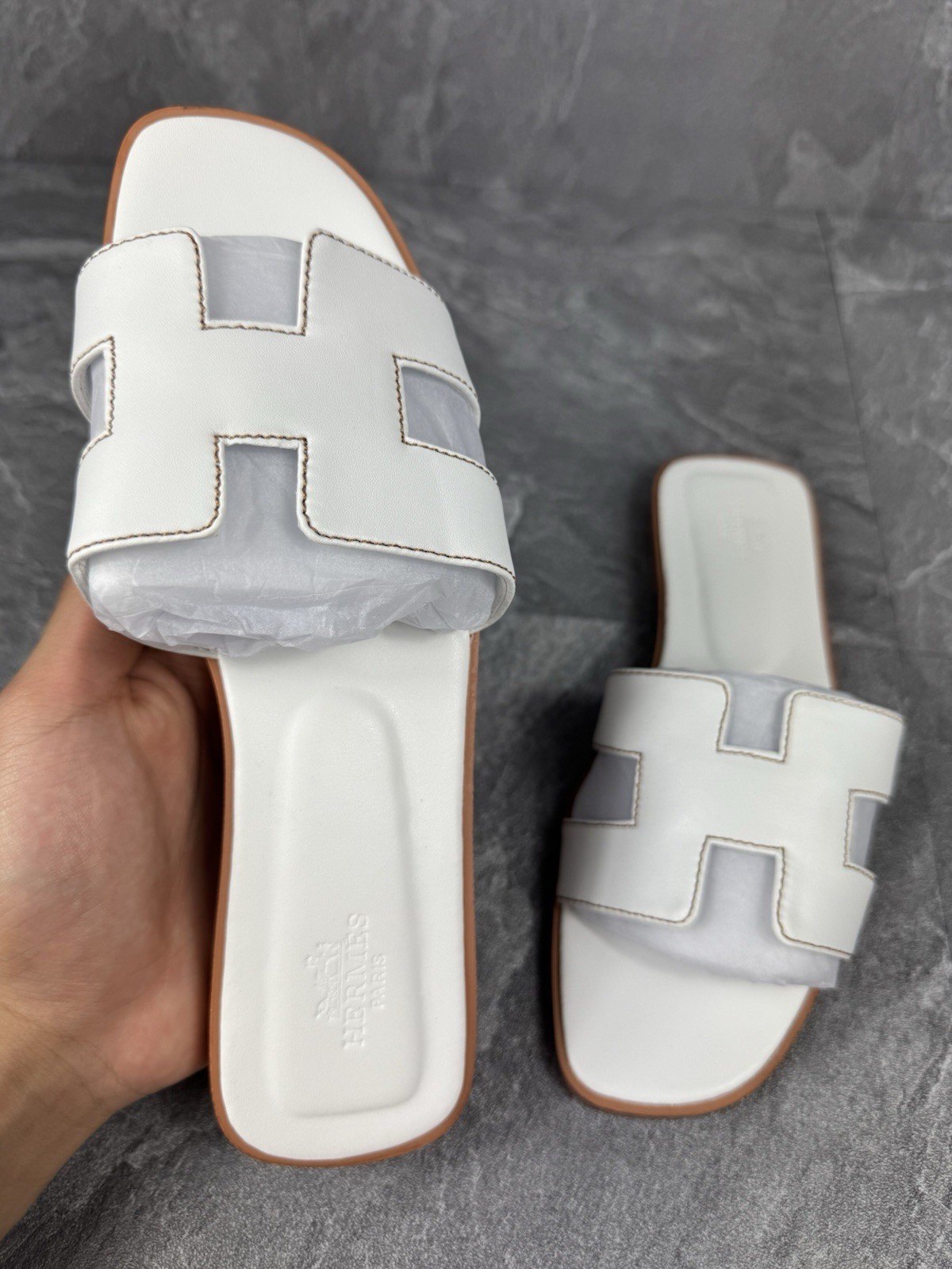 Hermes Oran Sandals White Leather Slides Women’s Size 7 (37EU)