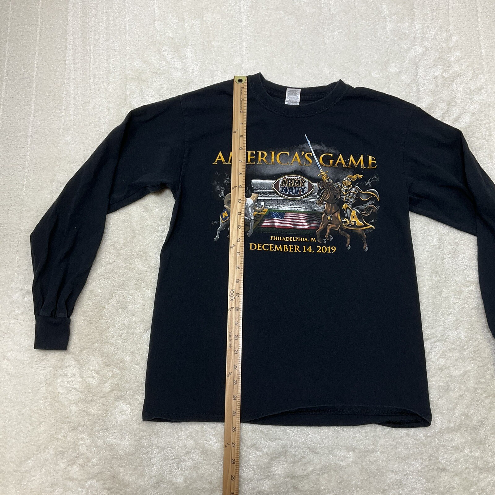 Gildan Mens Size M America’s Game Navy Vs Army 2019 Long Sleeve Black T-Shirt
