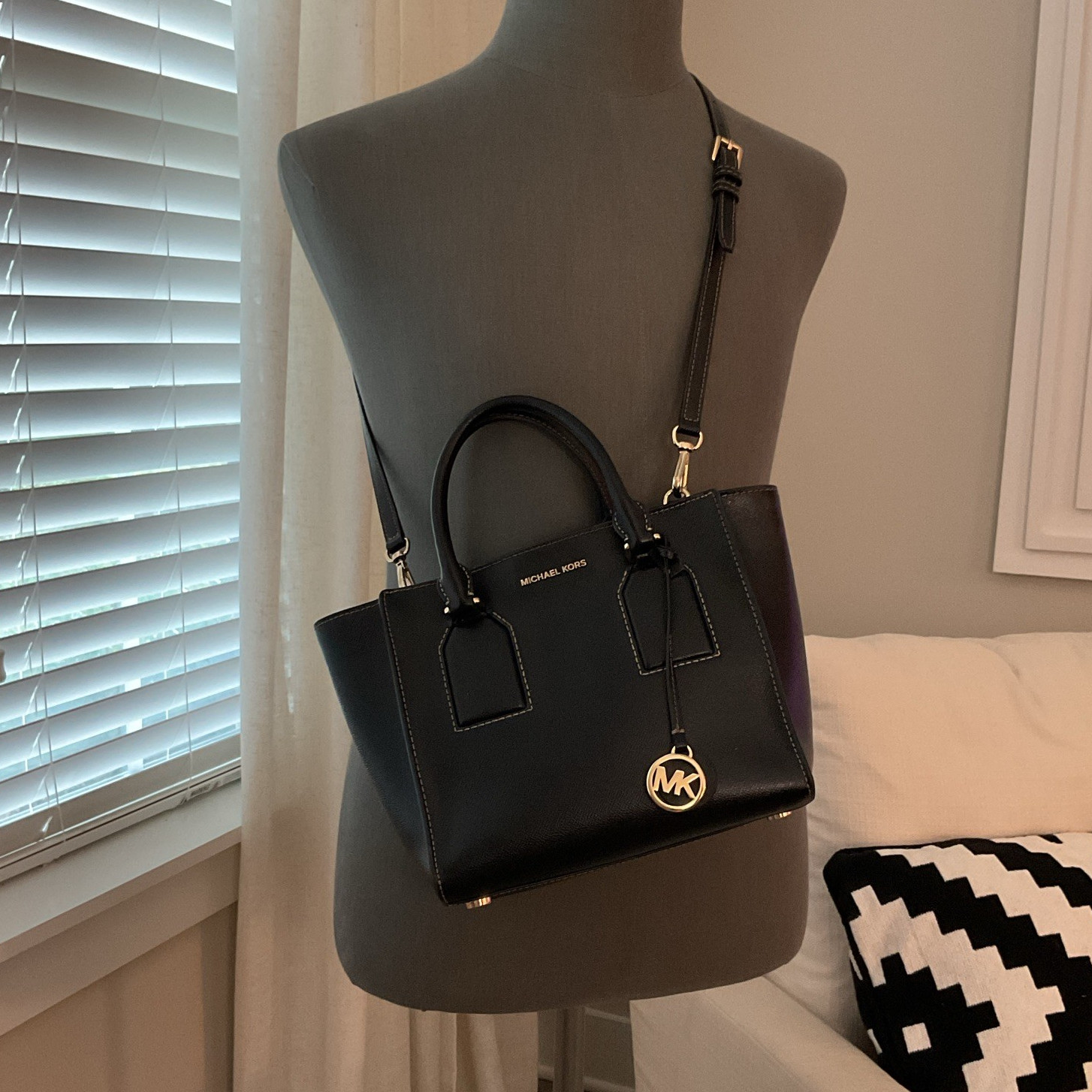 Michael Kors Black Satchel Top Handle Zip Bag w/ Detachable Adjustable Strap