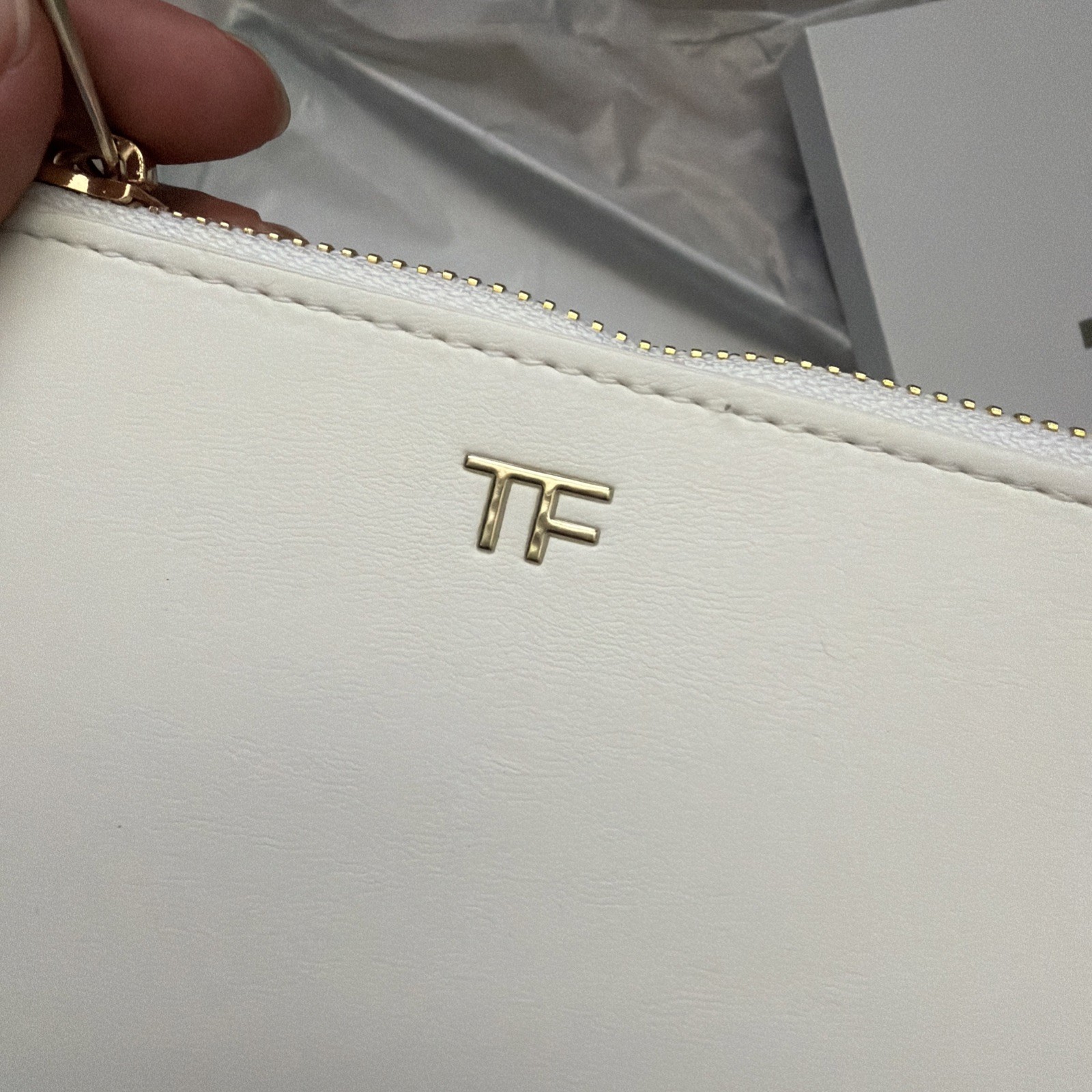 New in Box Tom Ford White Vegan Leather Zipper Wallet Pouch Clutch Authentic GWP