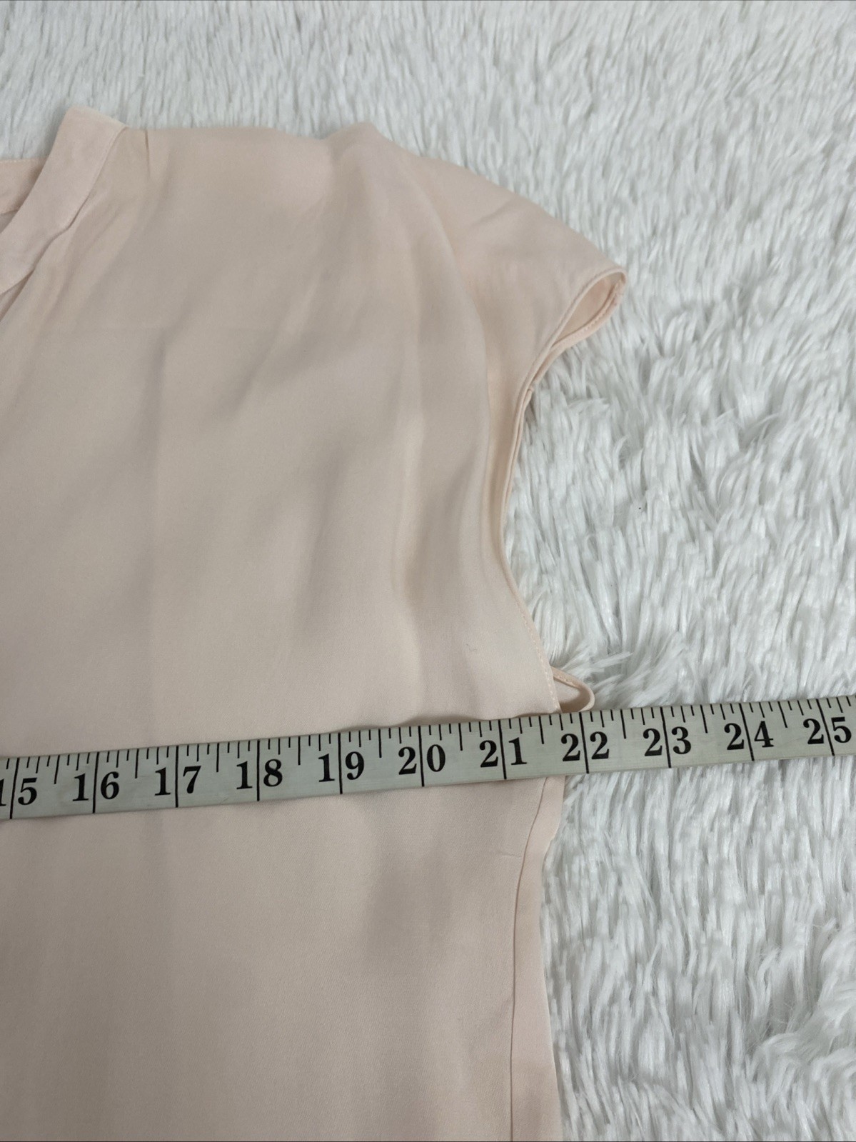 Vince Silk Blouse Top Size L Women’s Pink Satin Split Neck Sleeveless Buttons