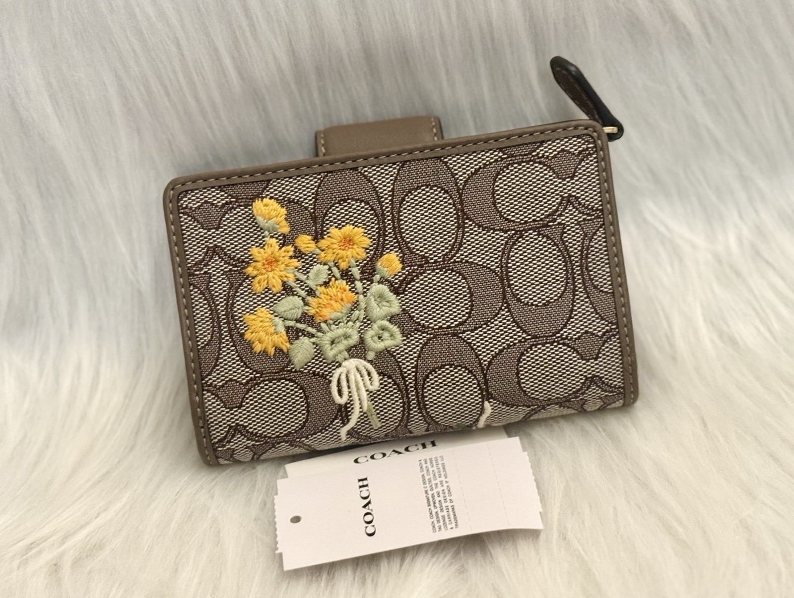 NWT COACH CEC32 Medium Corner Zip Wallet Signature Jacquard w Floral Embroidery