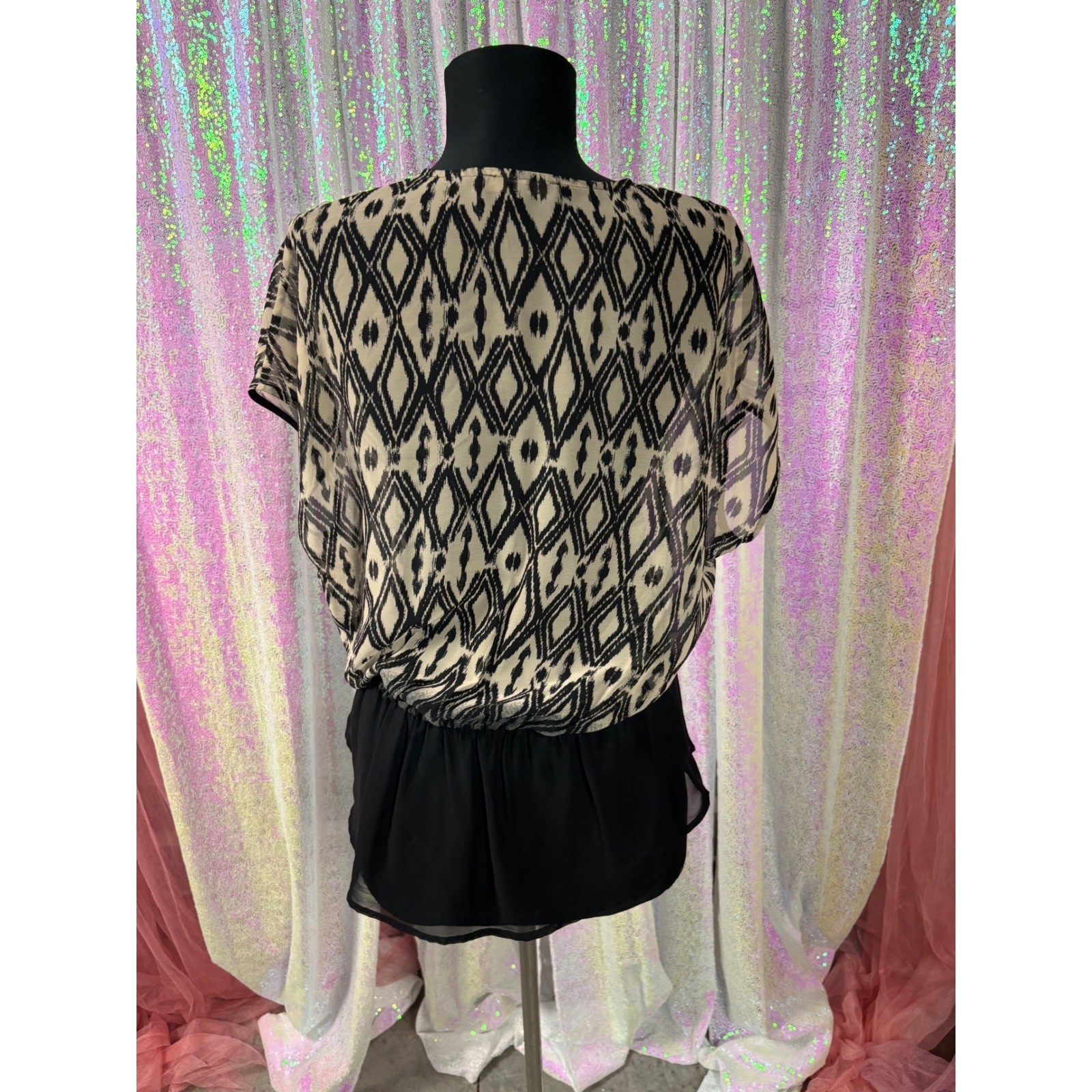 Eclair Geometric Diamond Ikat Print V-Neck Peplum Blouse Black Cream XS