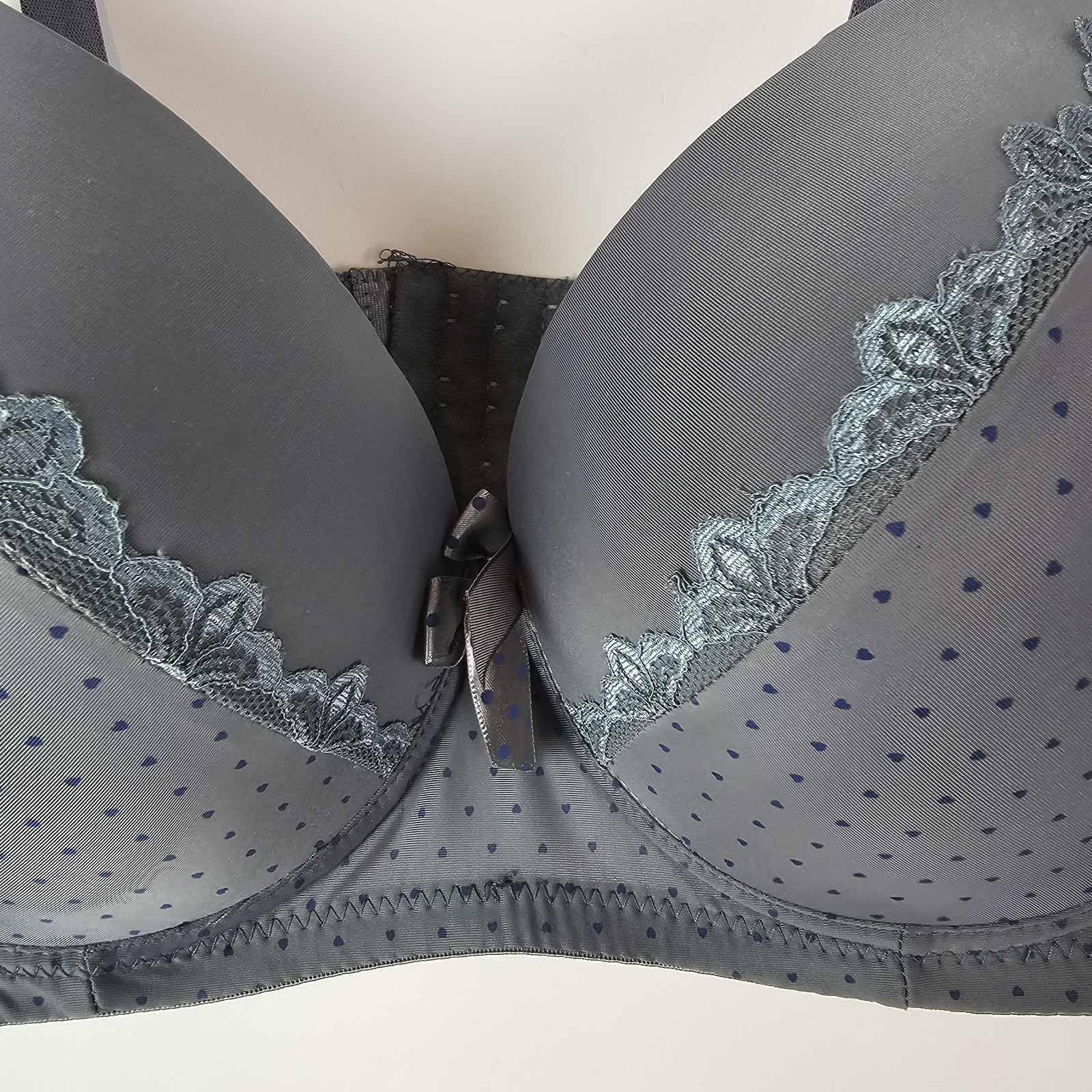 Womens Bra 40DD 40E Gray Polka Dot Lace Trim Underwire Style 8601