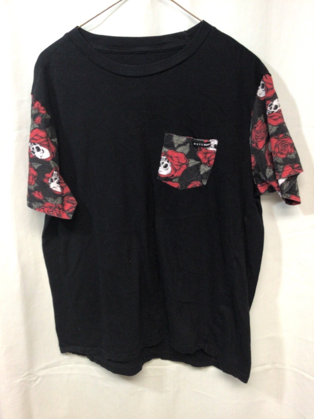 WXYZ Mfg Co Black Medium T Shirt (Skulls and Roses) T5