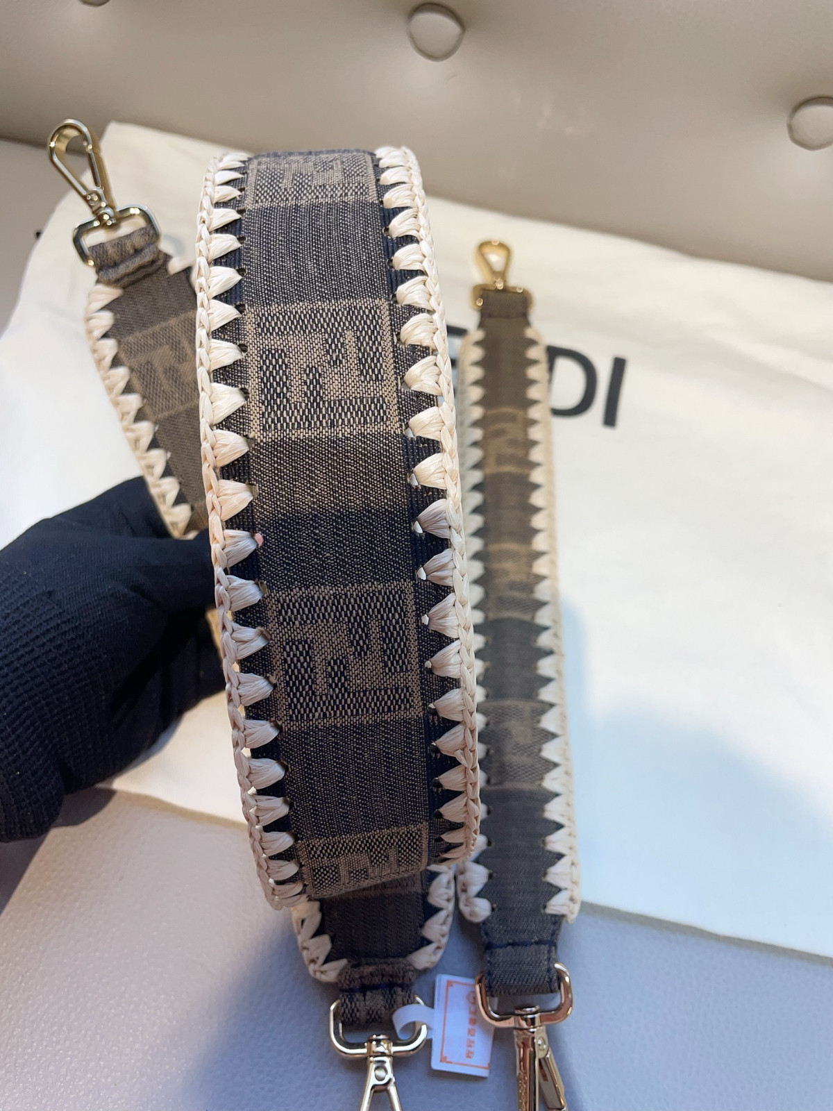 Fendi Medium Raffia Woven Baguette, （26×13×7）cm