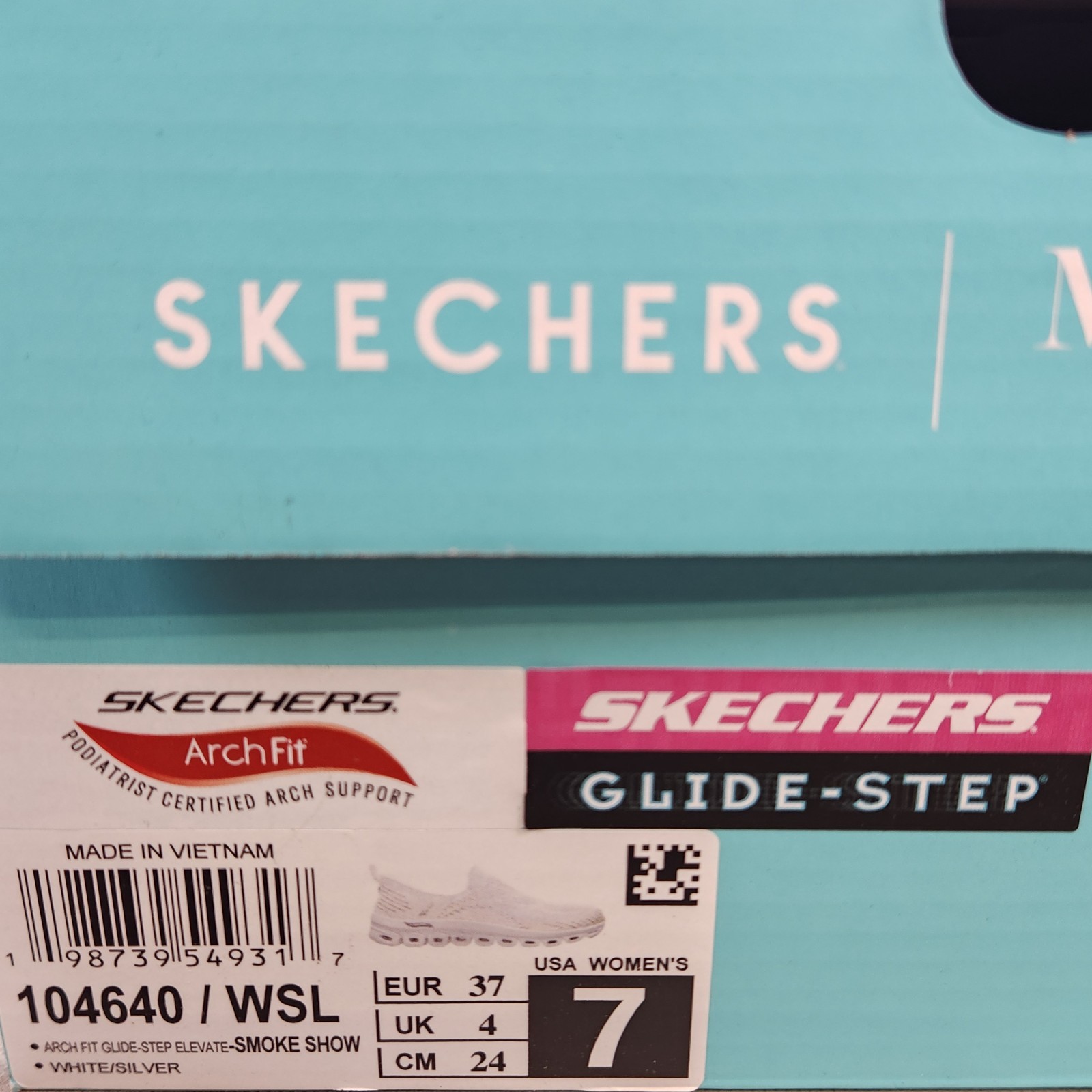 7 WOM – SKECHERS Arch Fit Glide Step Elevate Smoke Show – White Silver Embellish