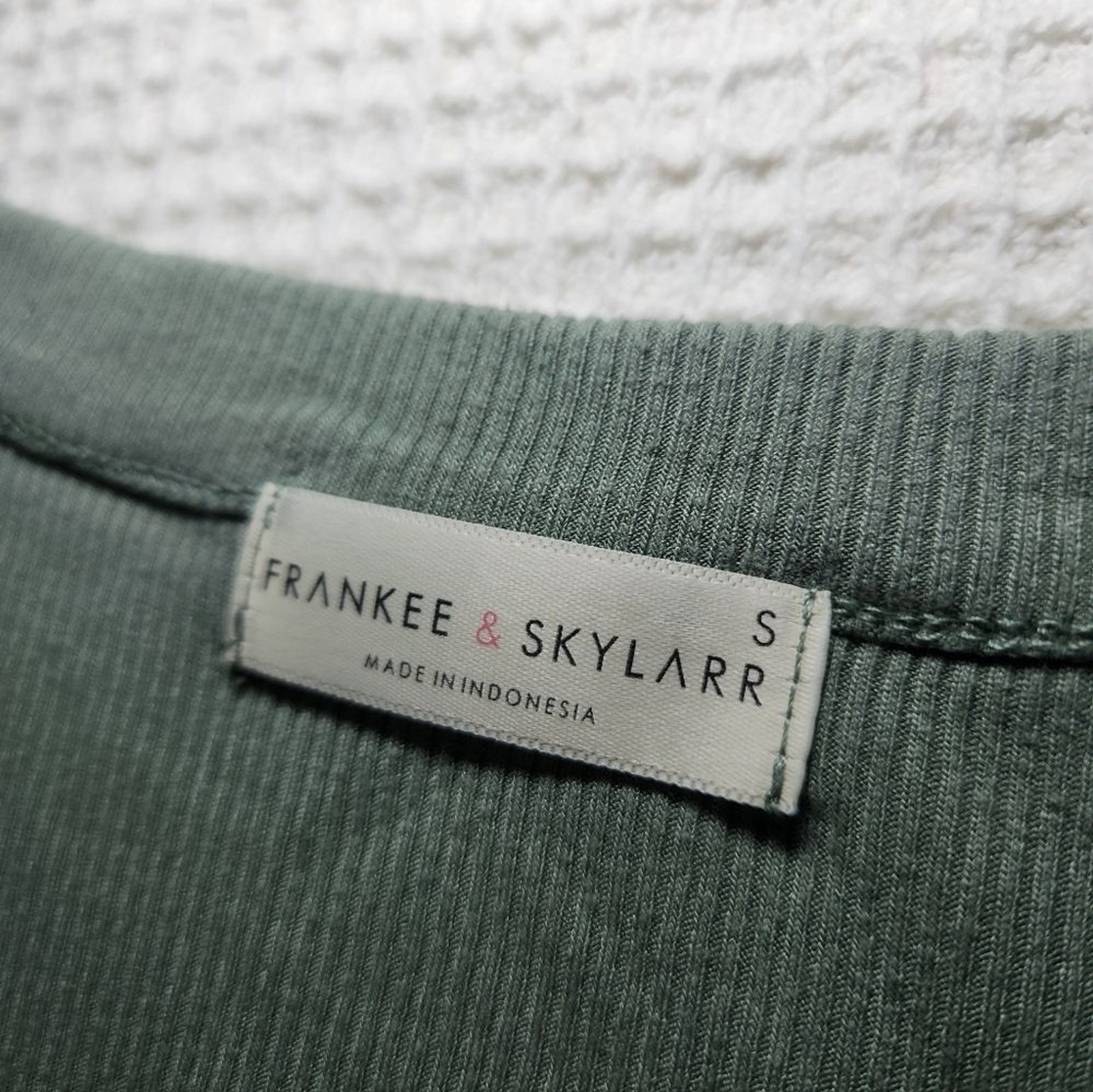 Elegant Sage Ribbed Tee Frankee & Skylarr Size S