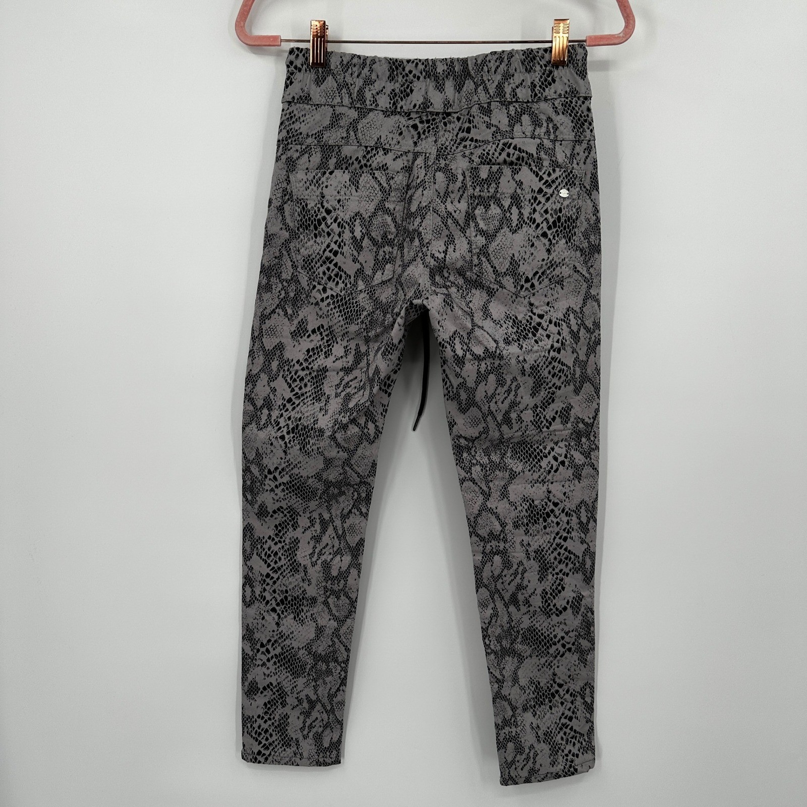 Bevy Flog Grey Snakeskin Animal Print Drawstring Elastic Waist Slim Pants Sz 24
