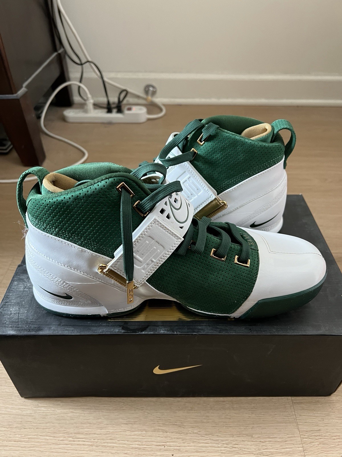 Nike Zoom LeBron 5 Gorge Green Metallic Gold Size 11